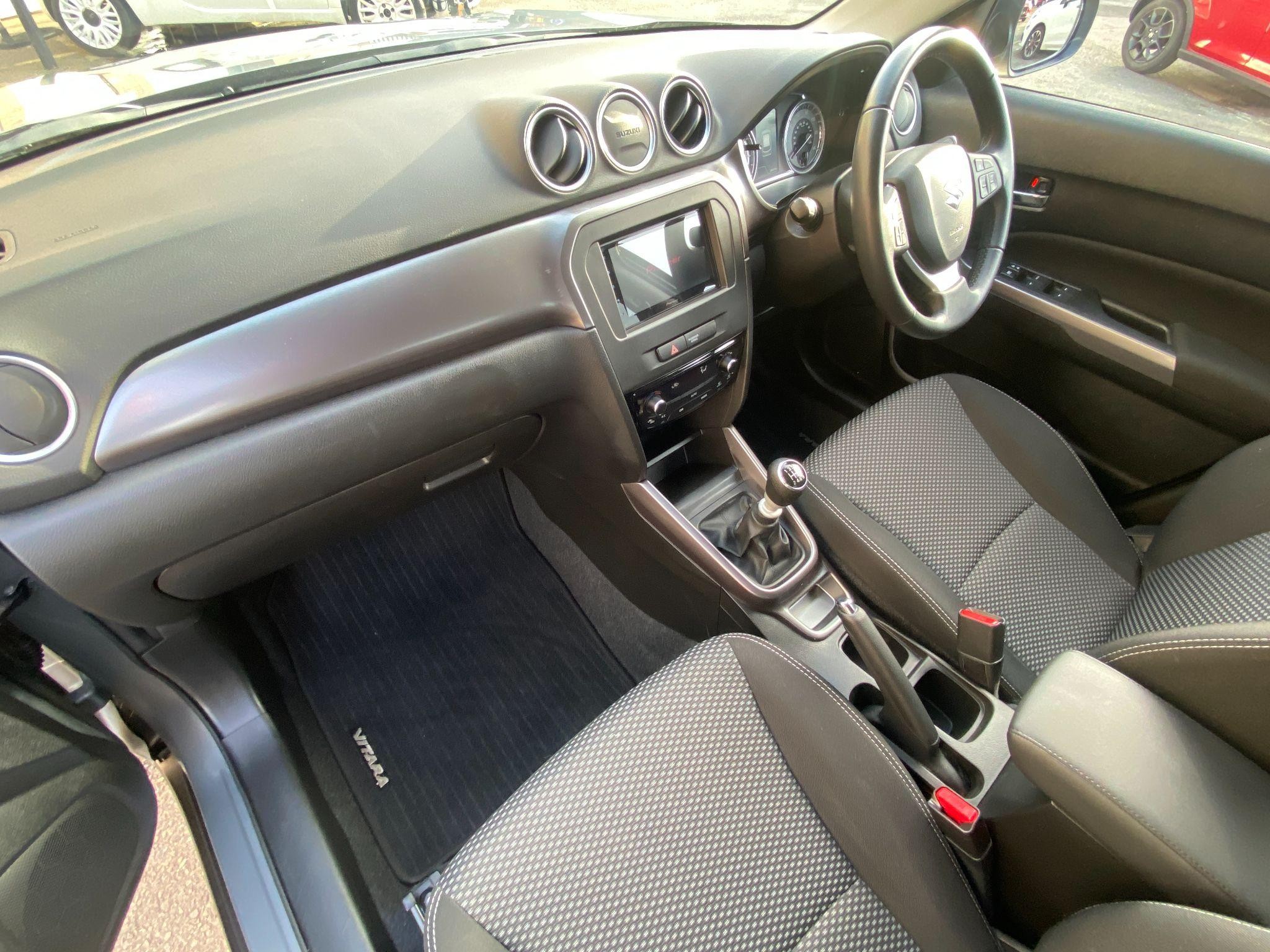 Suzuki Vitara Image 13