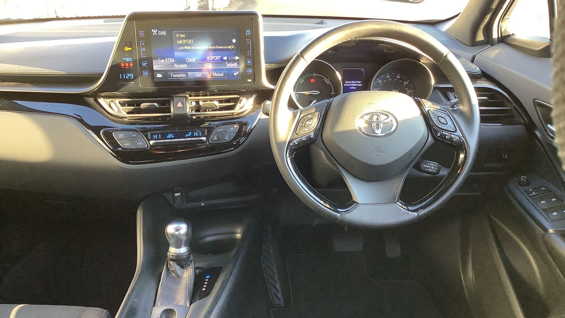 Toyota C-HR Image 11