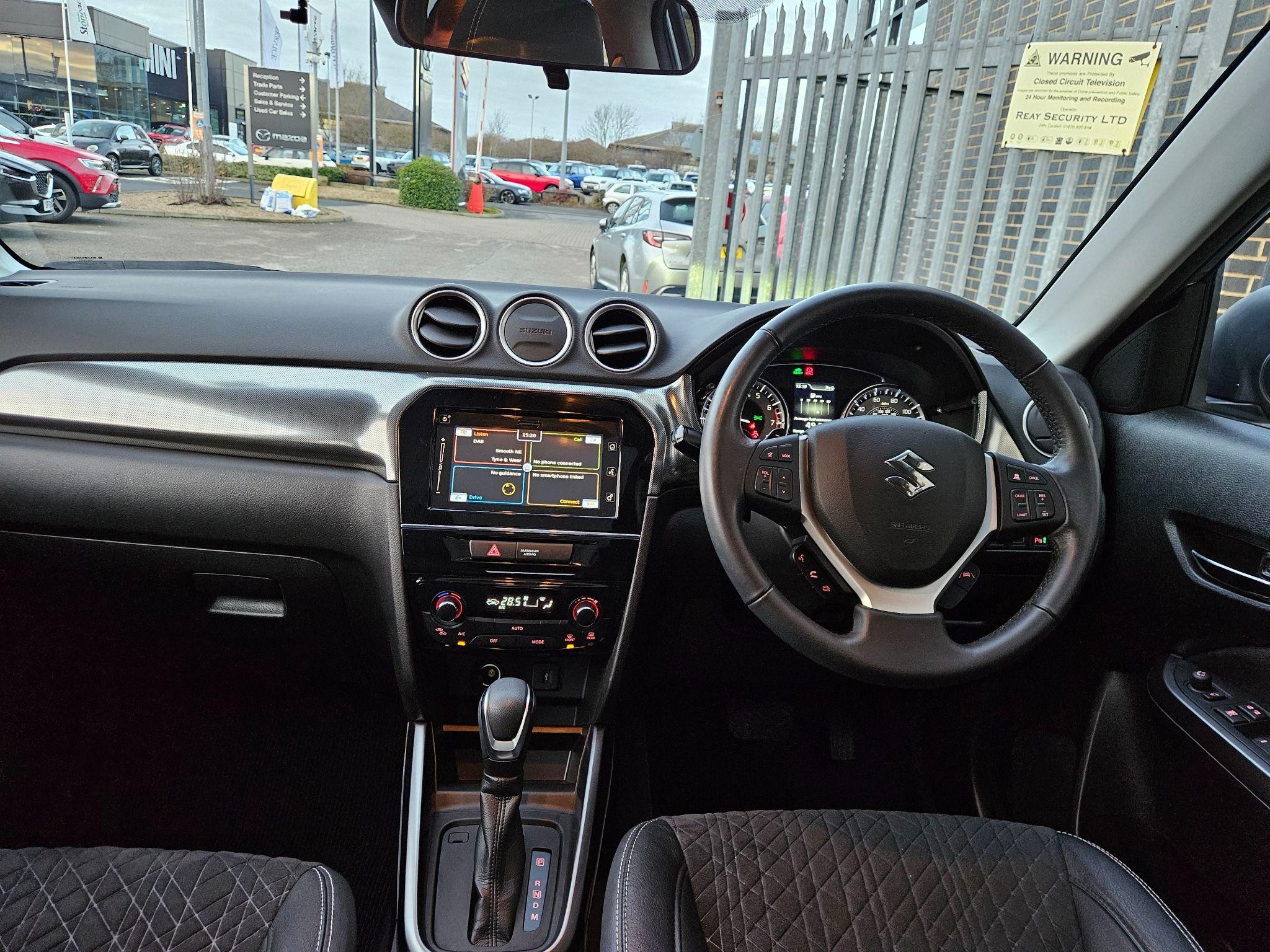 Suzuki Vitara Image 12