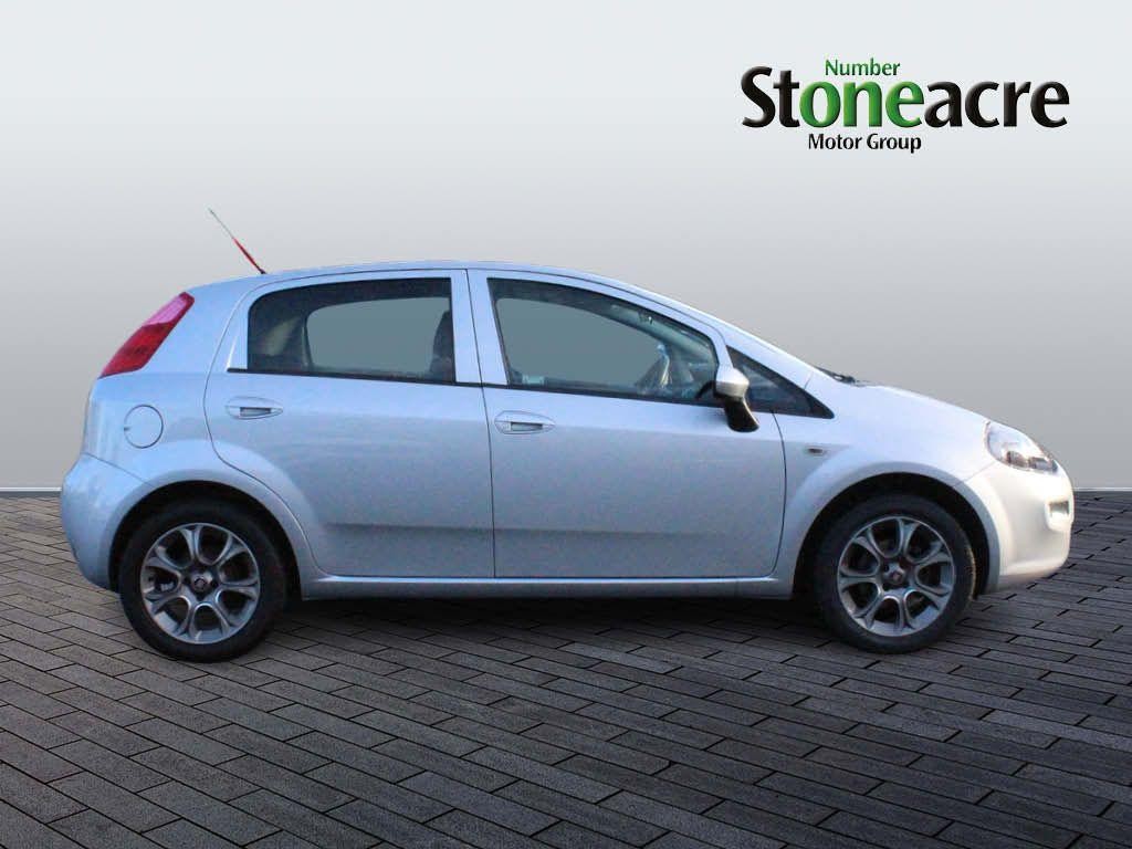 Fiat Punto Image 2