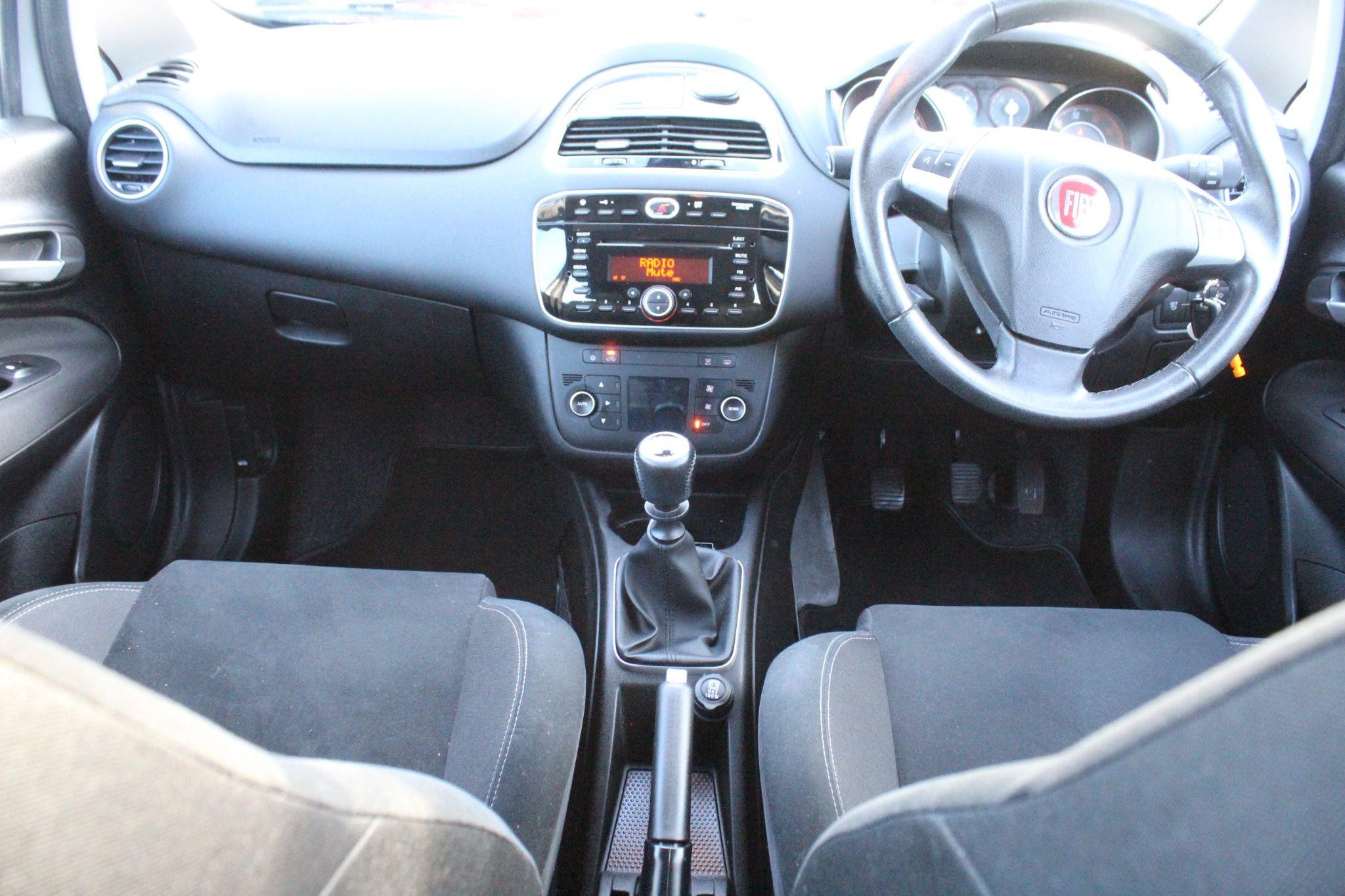 Fiat Punto Image 12