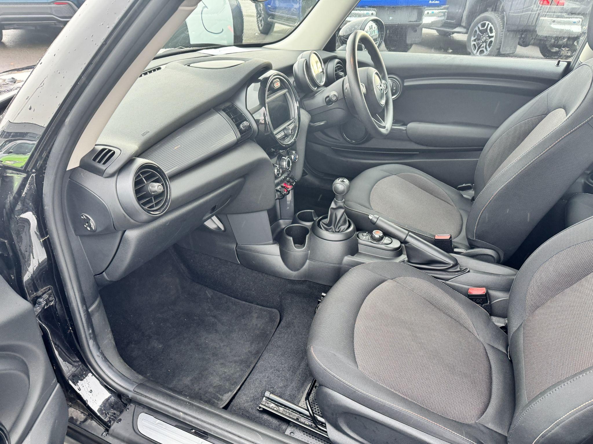 MINI Hatch Image 14