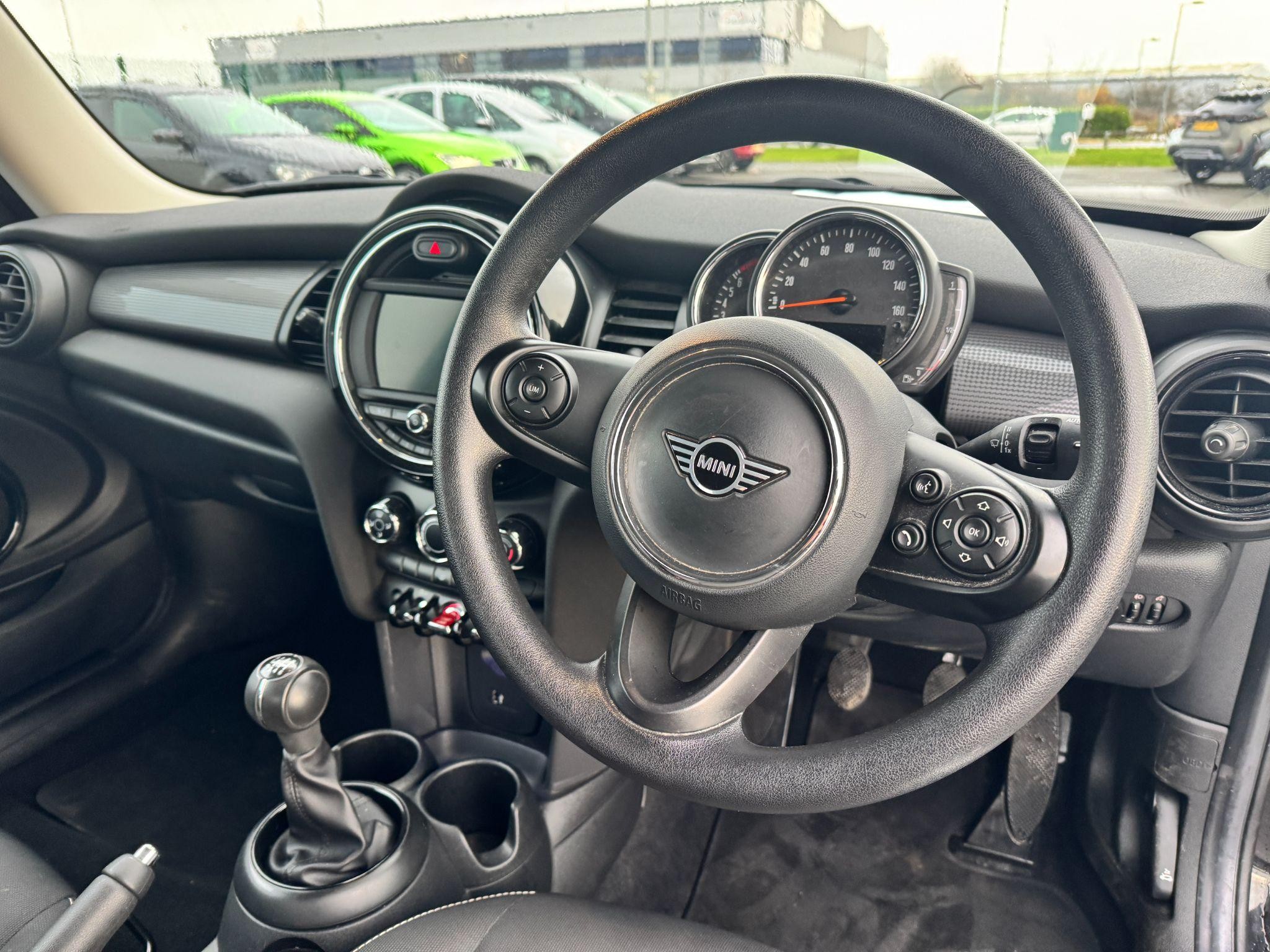 MINI Hatch Image 16