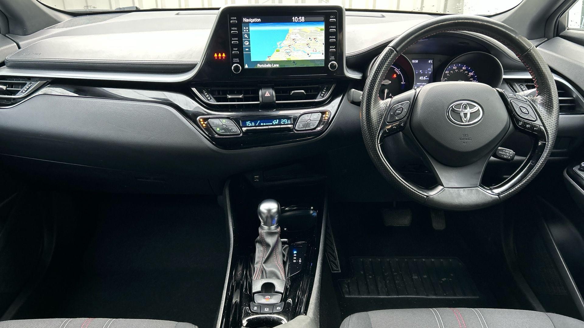 Toyota C-HR Image 11