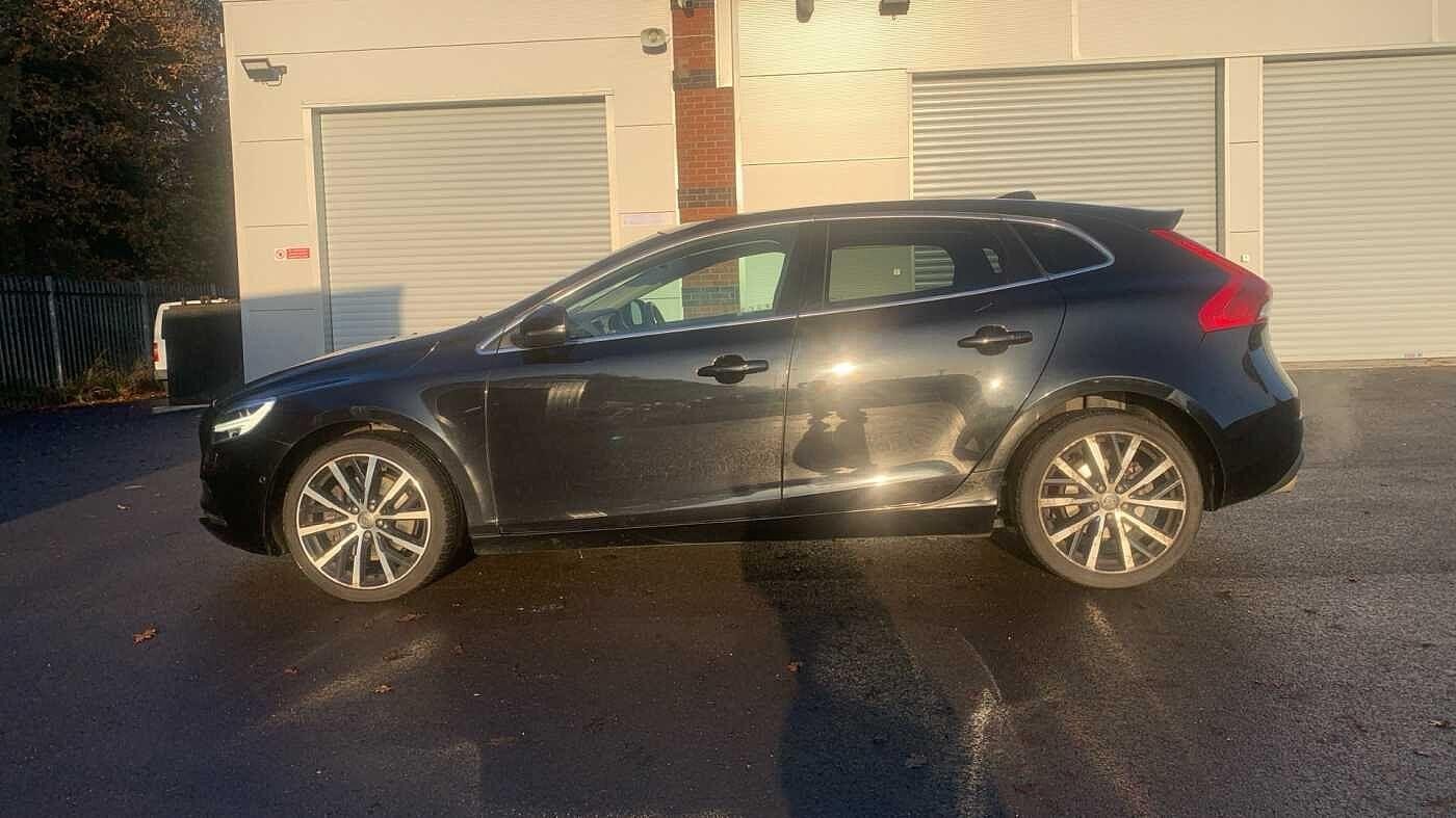 Volvo V40 Image 9