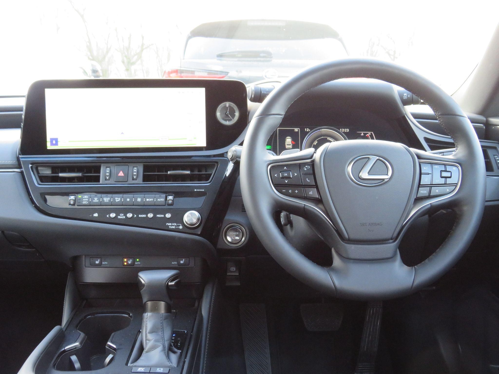 Lexus ES Image 14