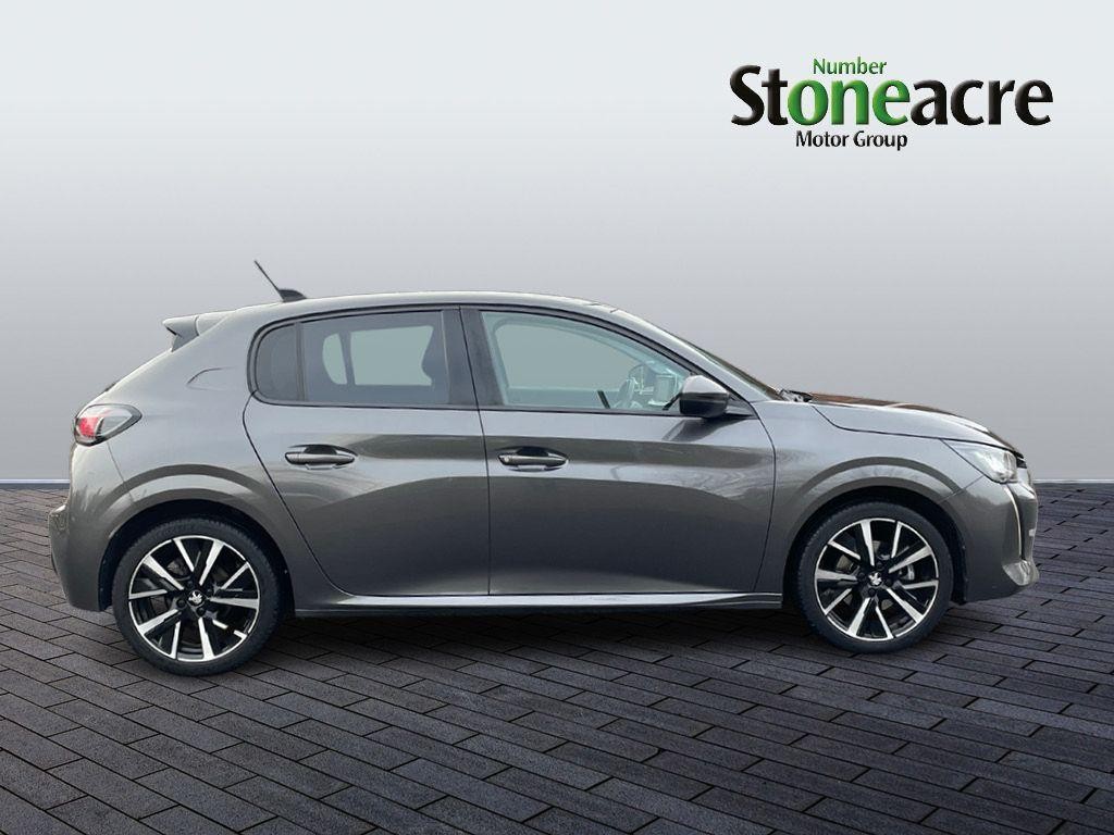 Peugeot 208 Image 2