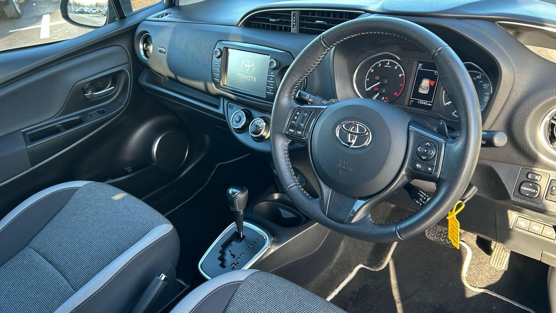 Toyota Yaris Image 12