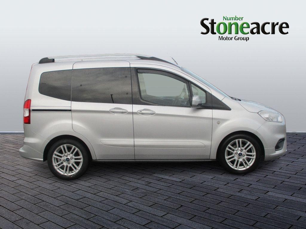 Ford Tourneo Courier Image 2