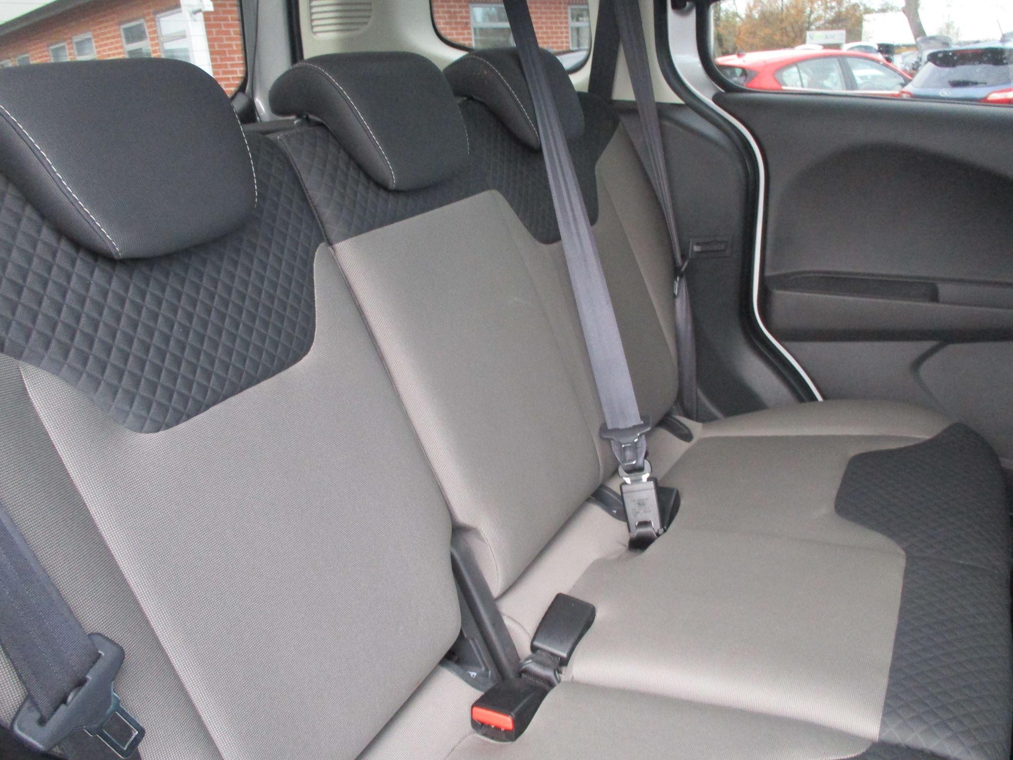 Ford Tourneo Courier Image 17