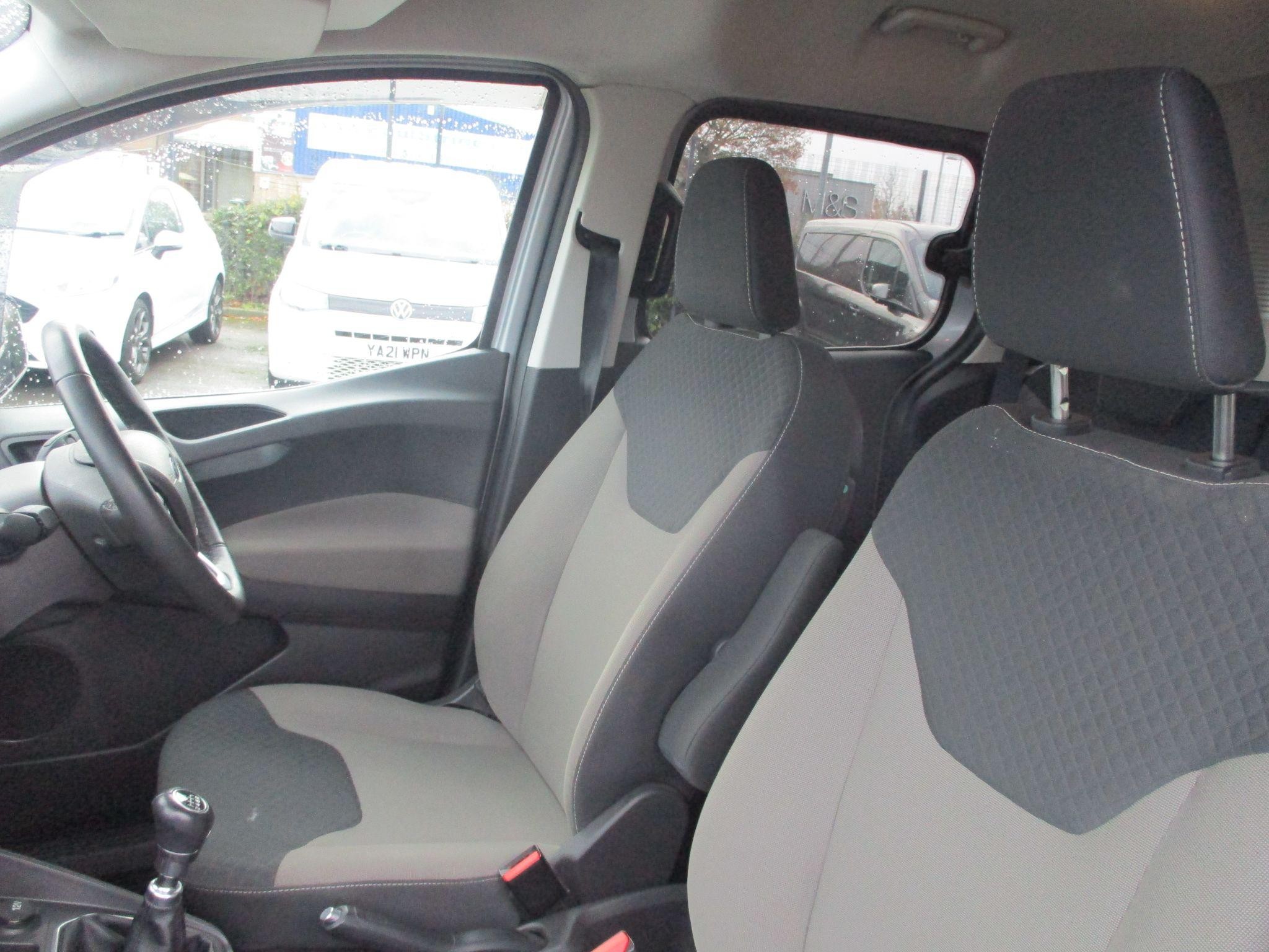 Ford Tourneo Courier Image 20