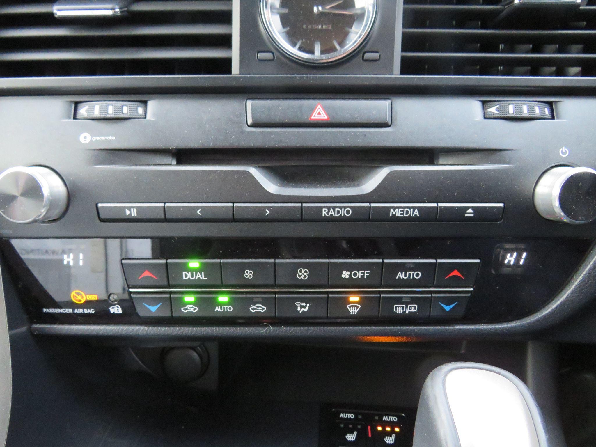 Lexus RX Image 33