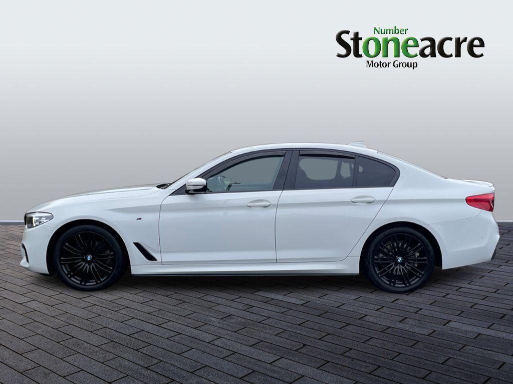 BMW 5 Series Image 6