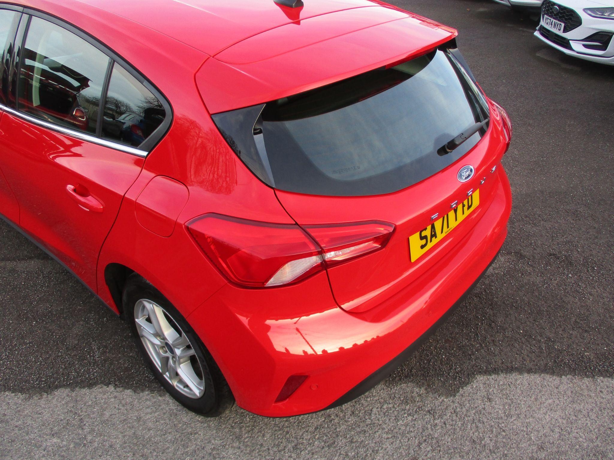 Ford Focus Image 10