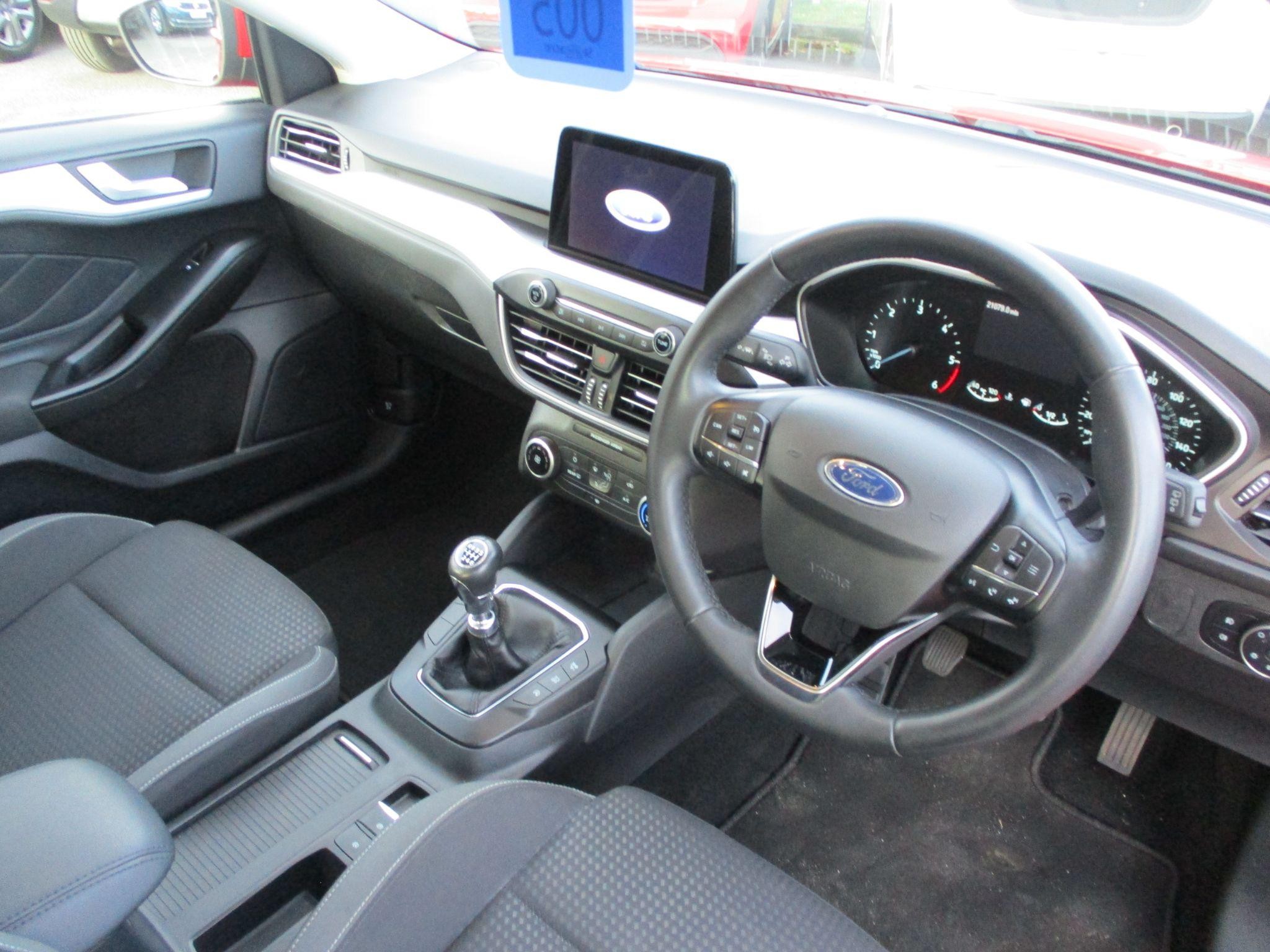 Ford Focus Image 16