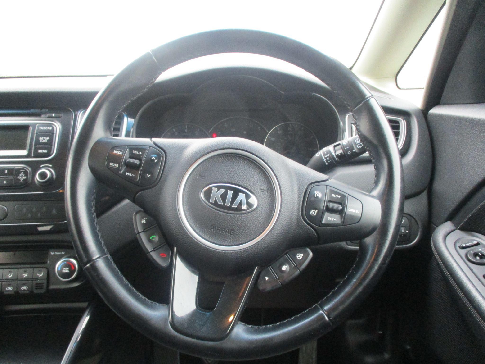 Kia Carens Image 31