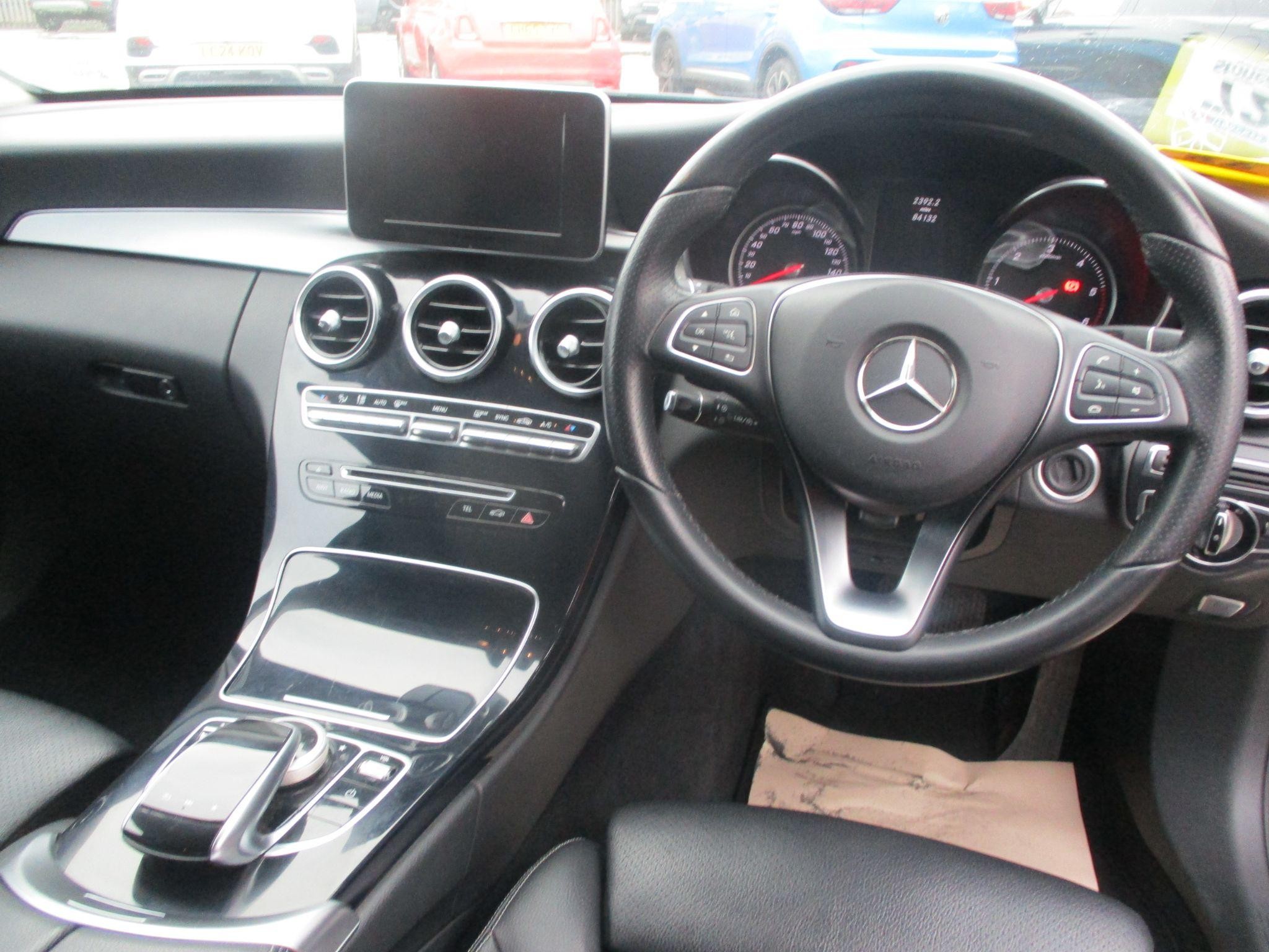 Mercedes-Benz C-Class Image 16