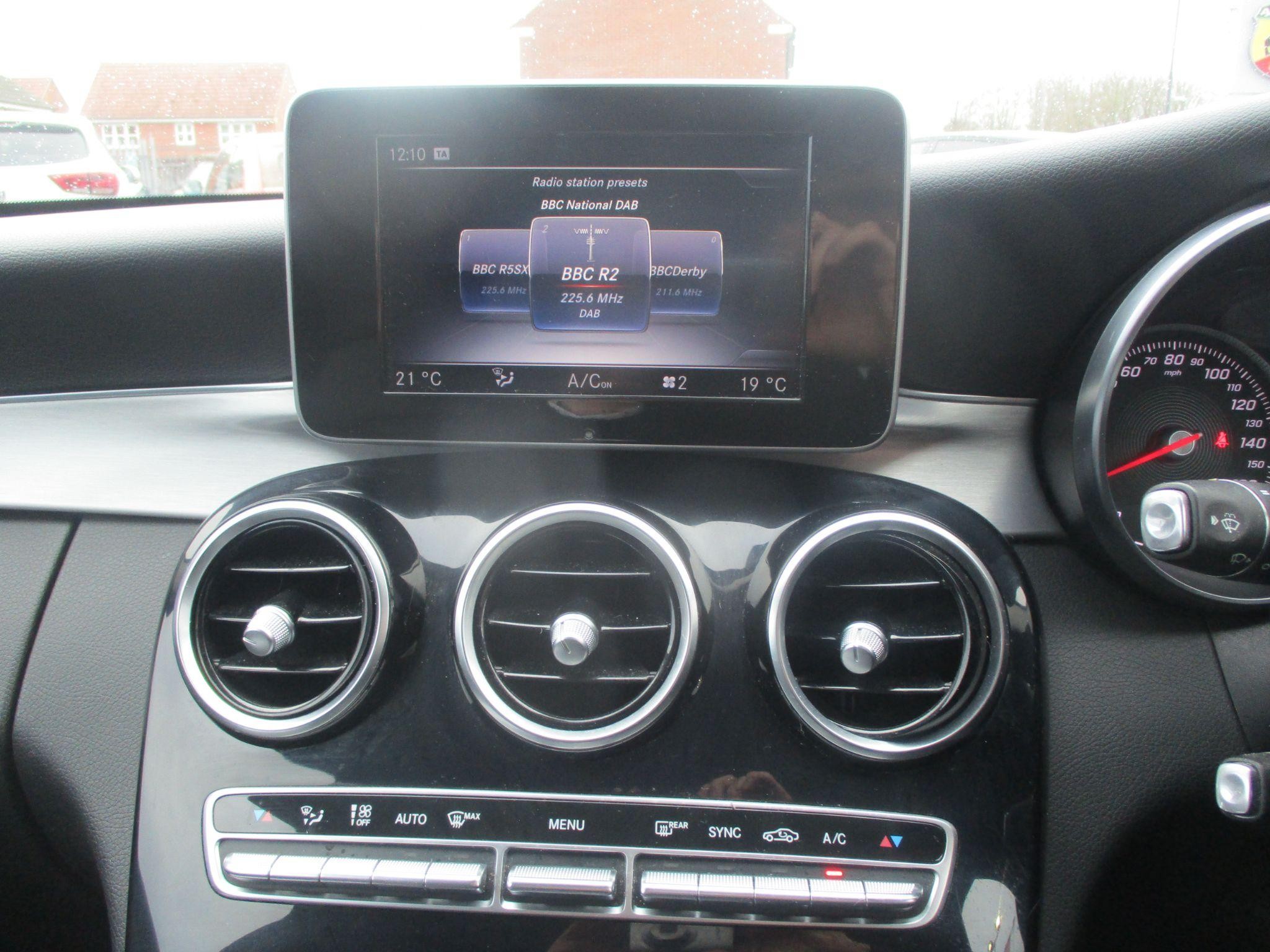 Mercedes-Benz C-Class Image 23