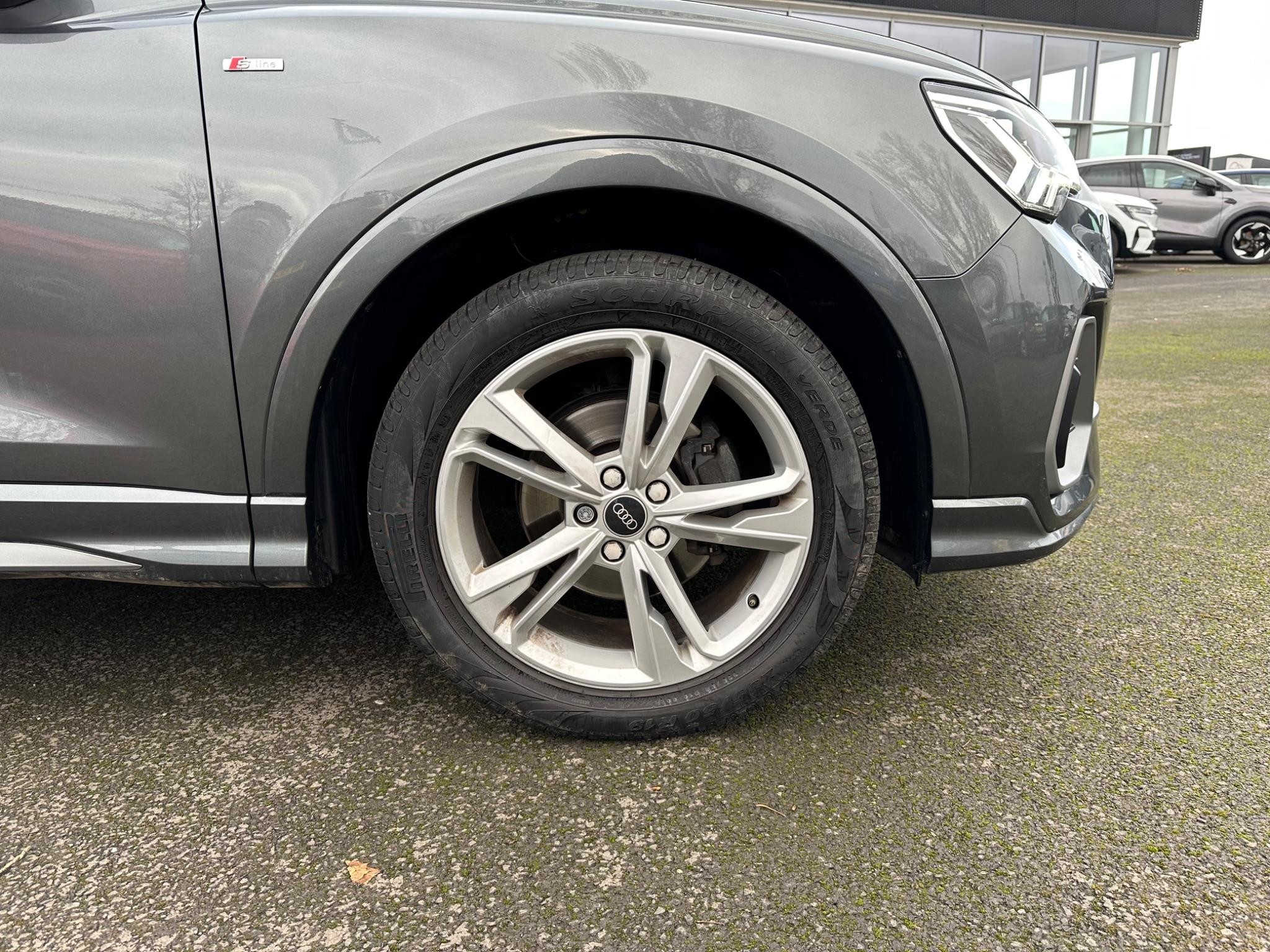 Audi Q3 Image 19