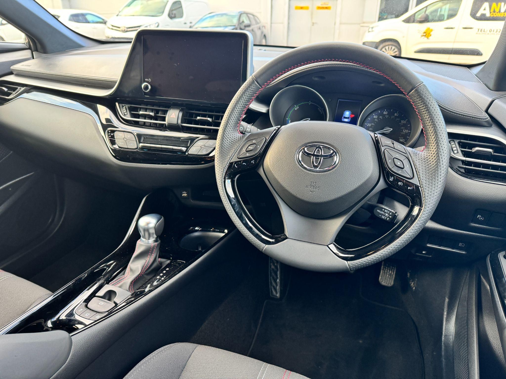 Toyota C-HR Image 16