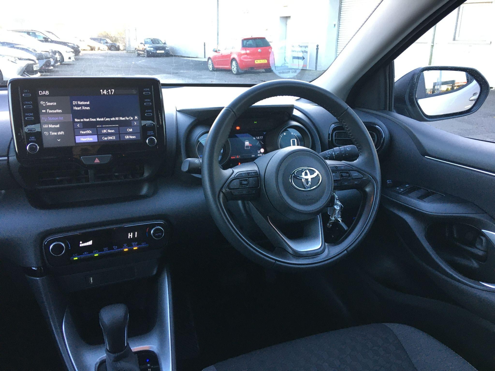 Toyota Yaris Image 14