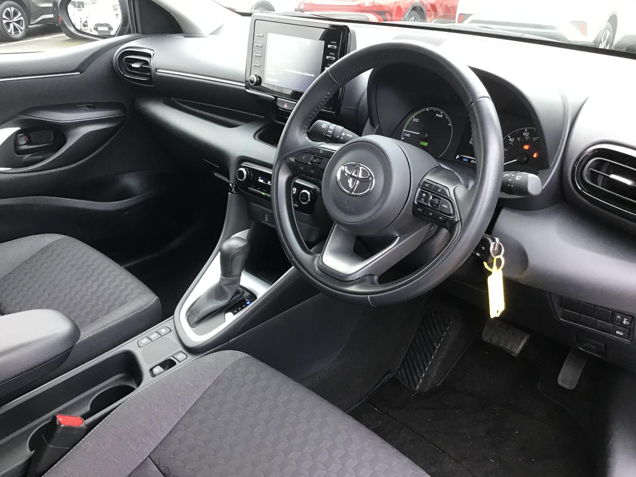 Toyota Yaris Image 15