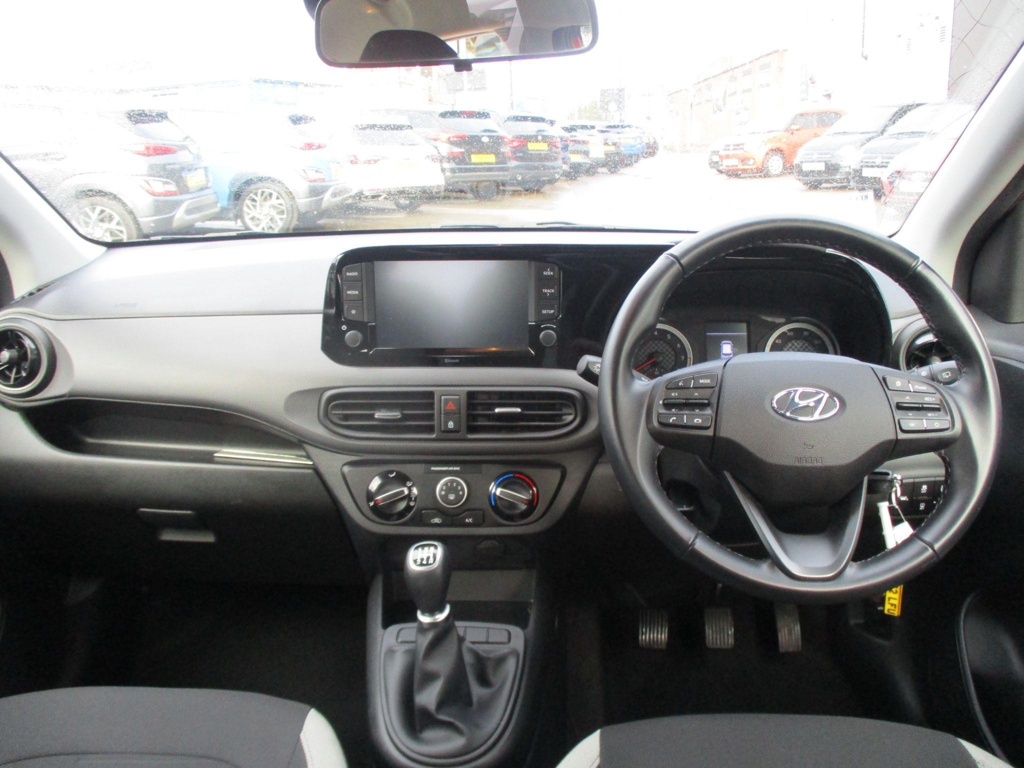 Hyundai i10 Image 14