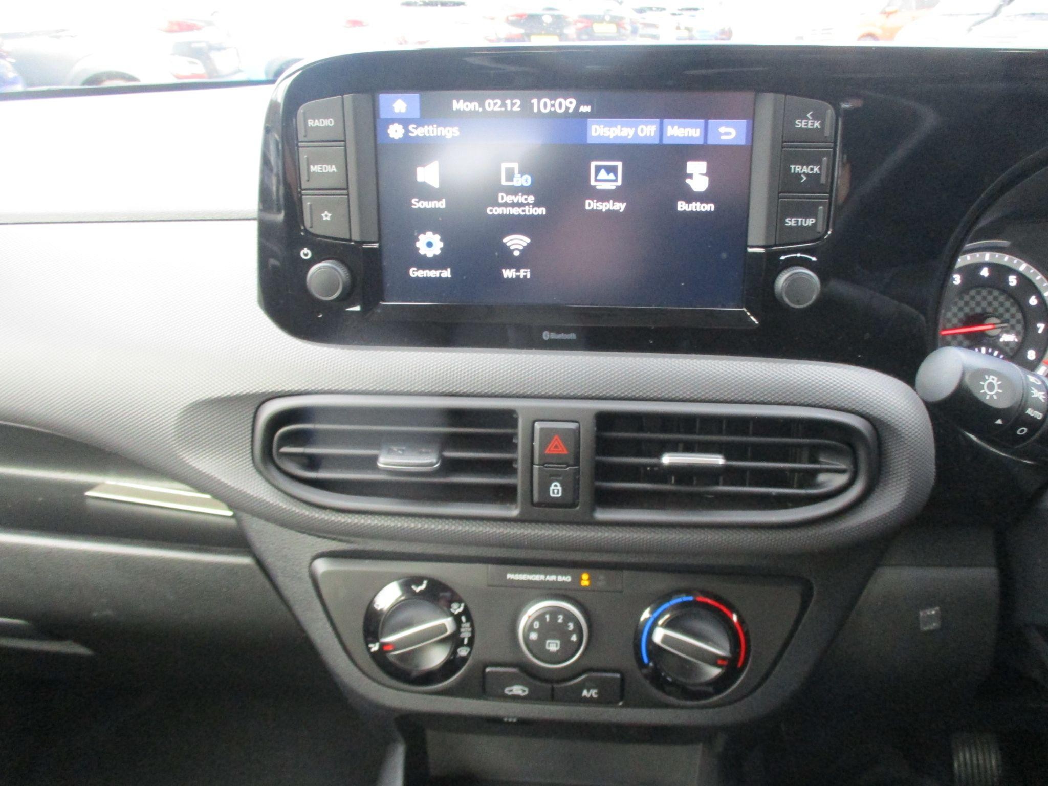 Hyundai i10 Image 18