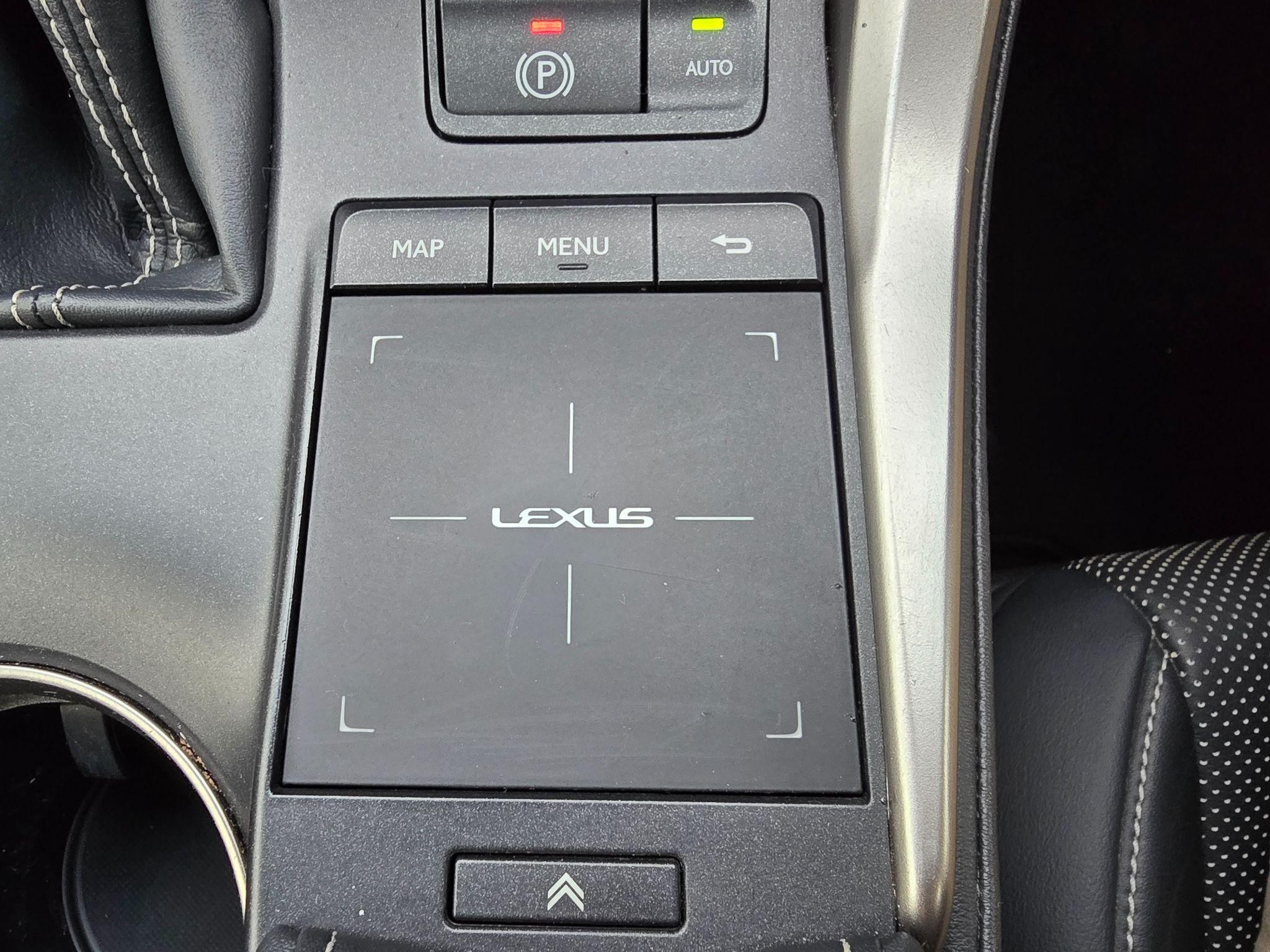 Lexus NX Image 32