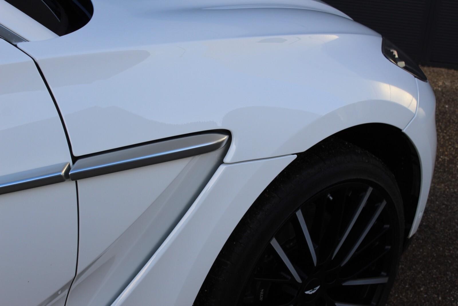 Aston Martin DBX Image 9