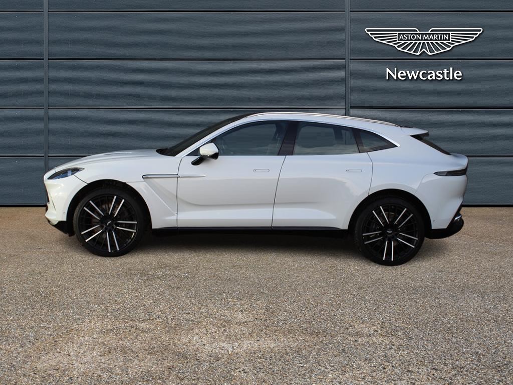 Aston Martin DBX Image 18