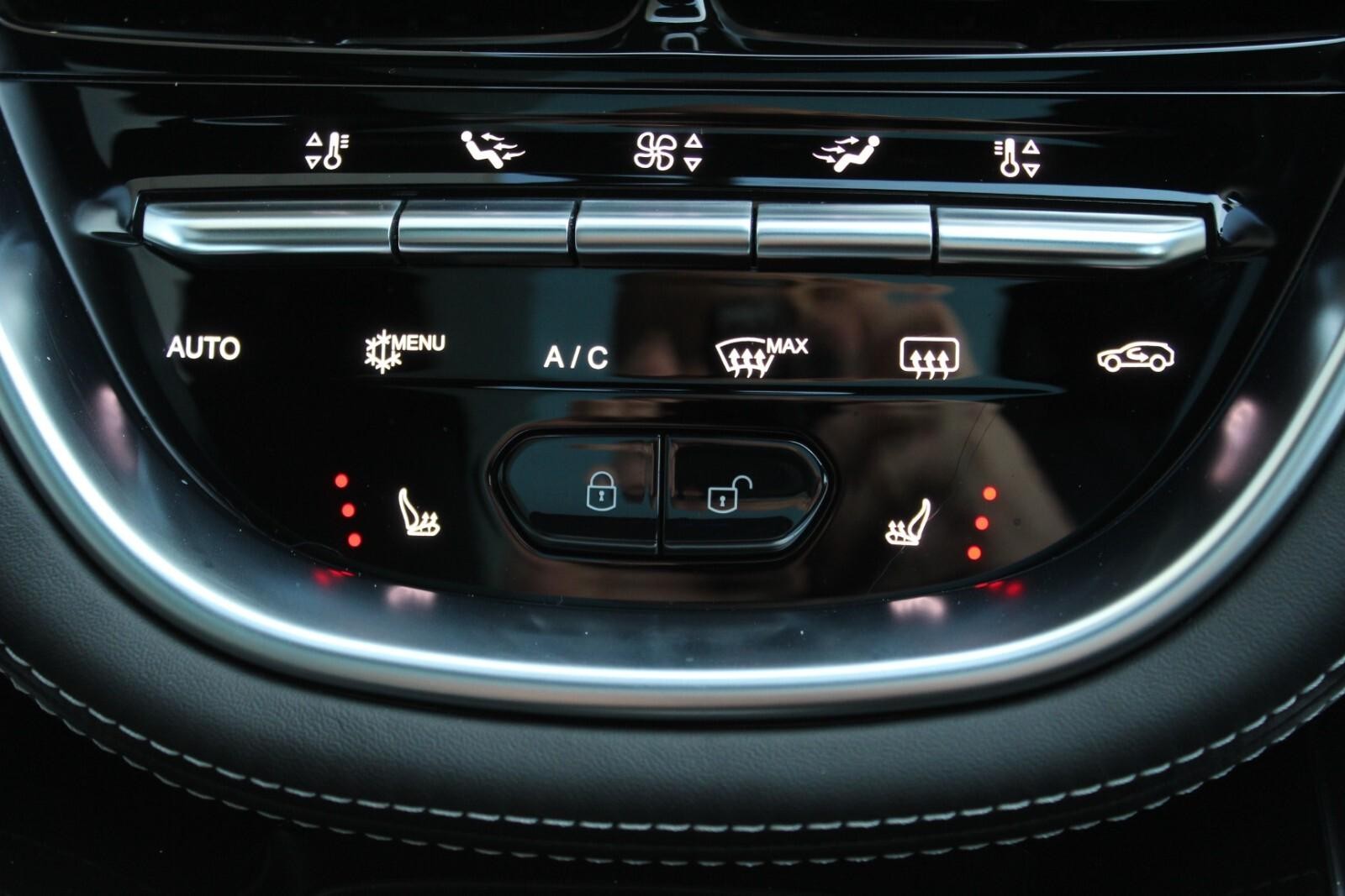 Aston Martin DBX Image 22