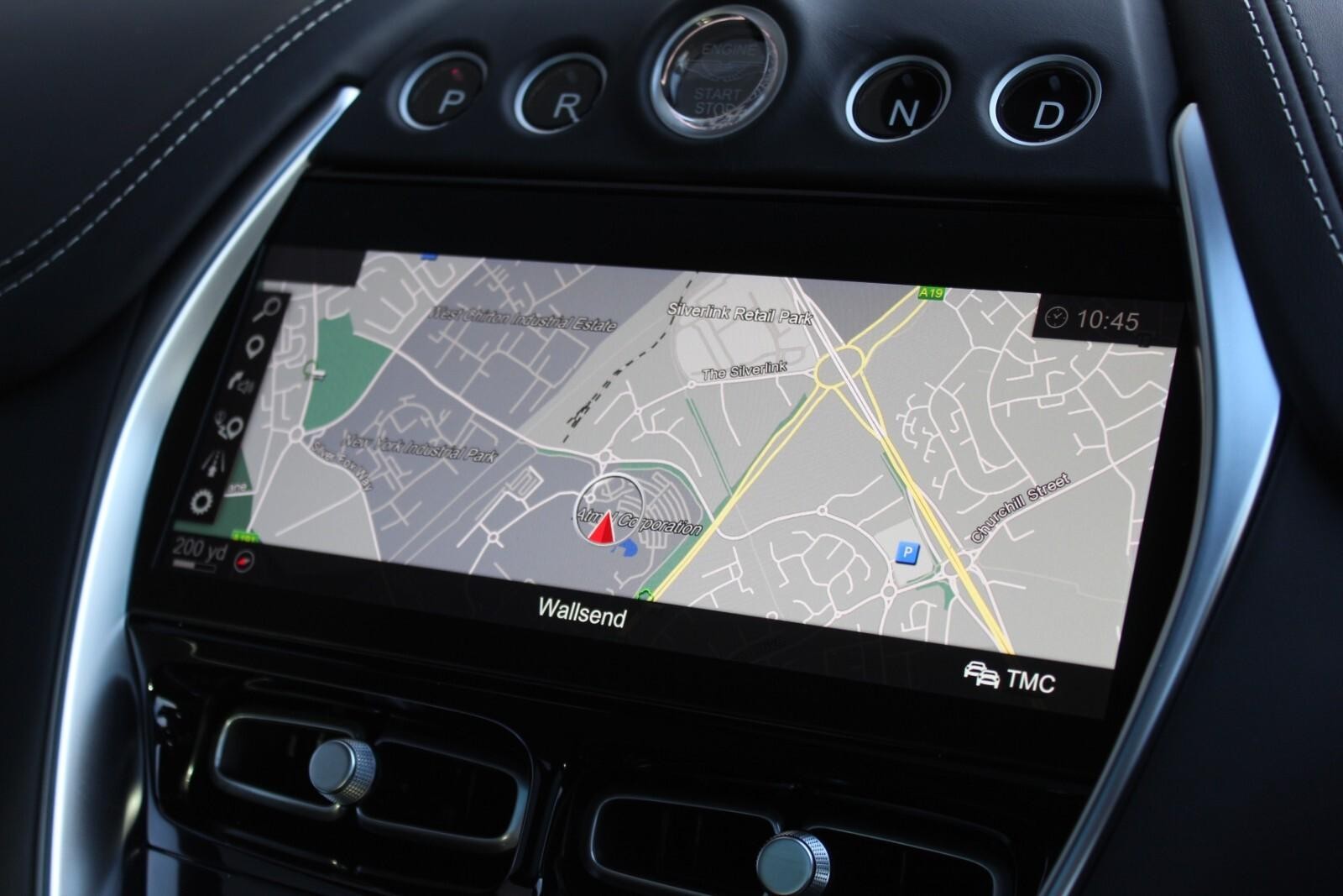 Aston Martin DBX Image 24