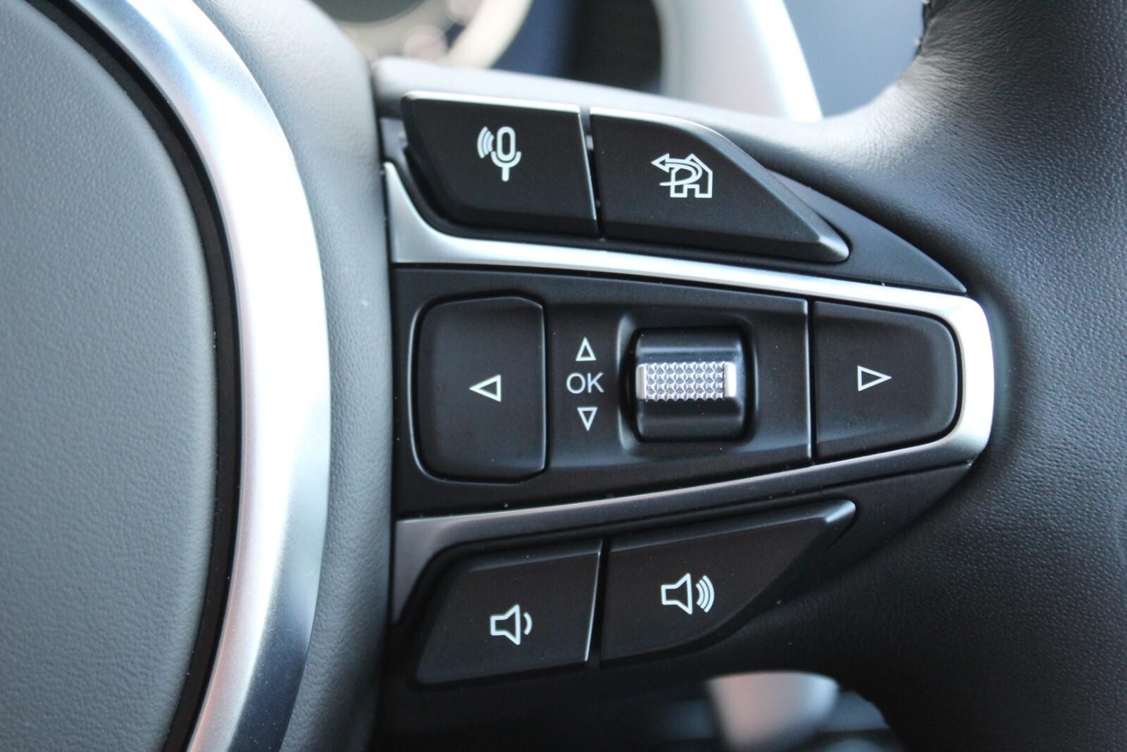 Aston Martin DBX Image 30