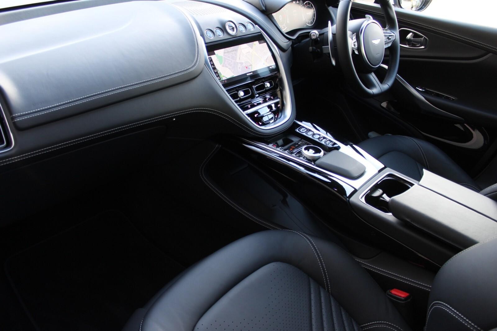 Aston Martin DBX Image 42