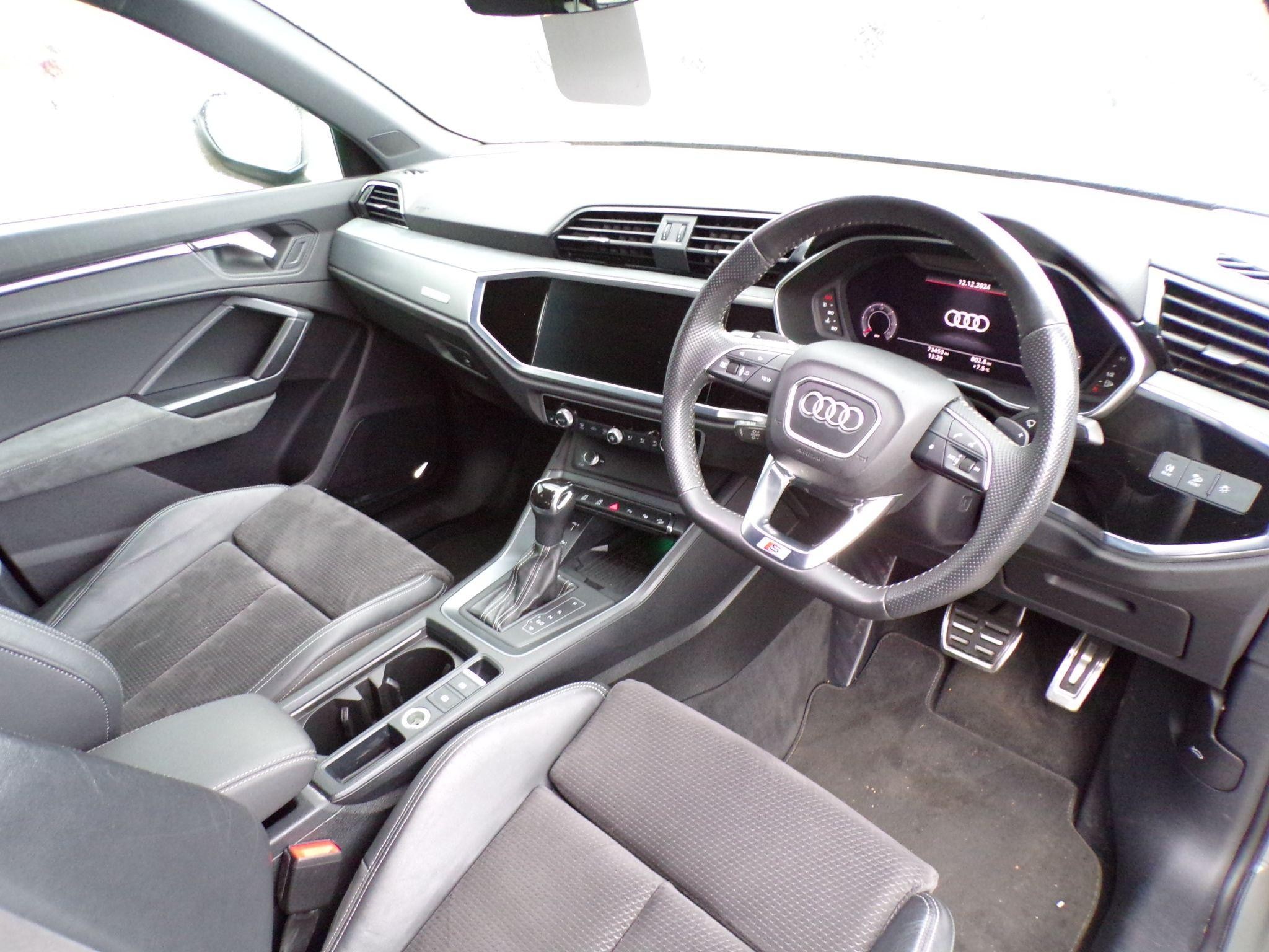 Audi Q3 Image 12