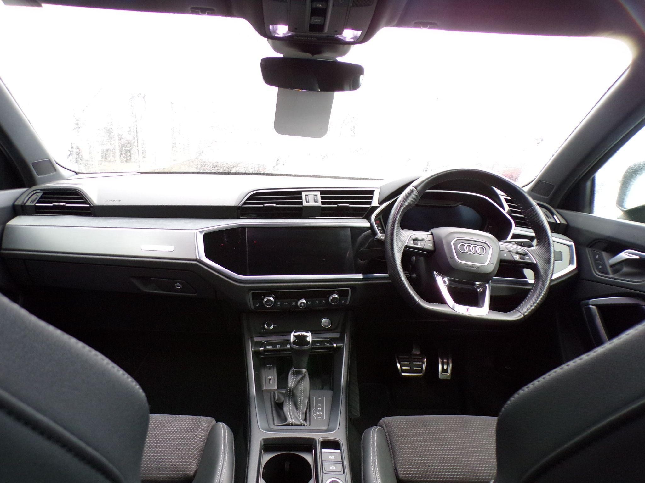 Audi Q3 Image 16