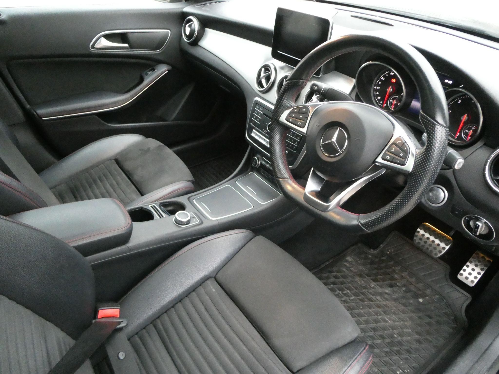 Mercedes-Benz CLA Image 11