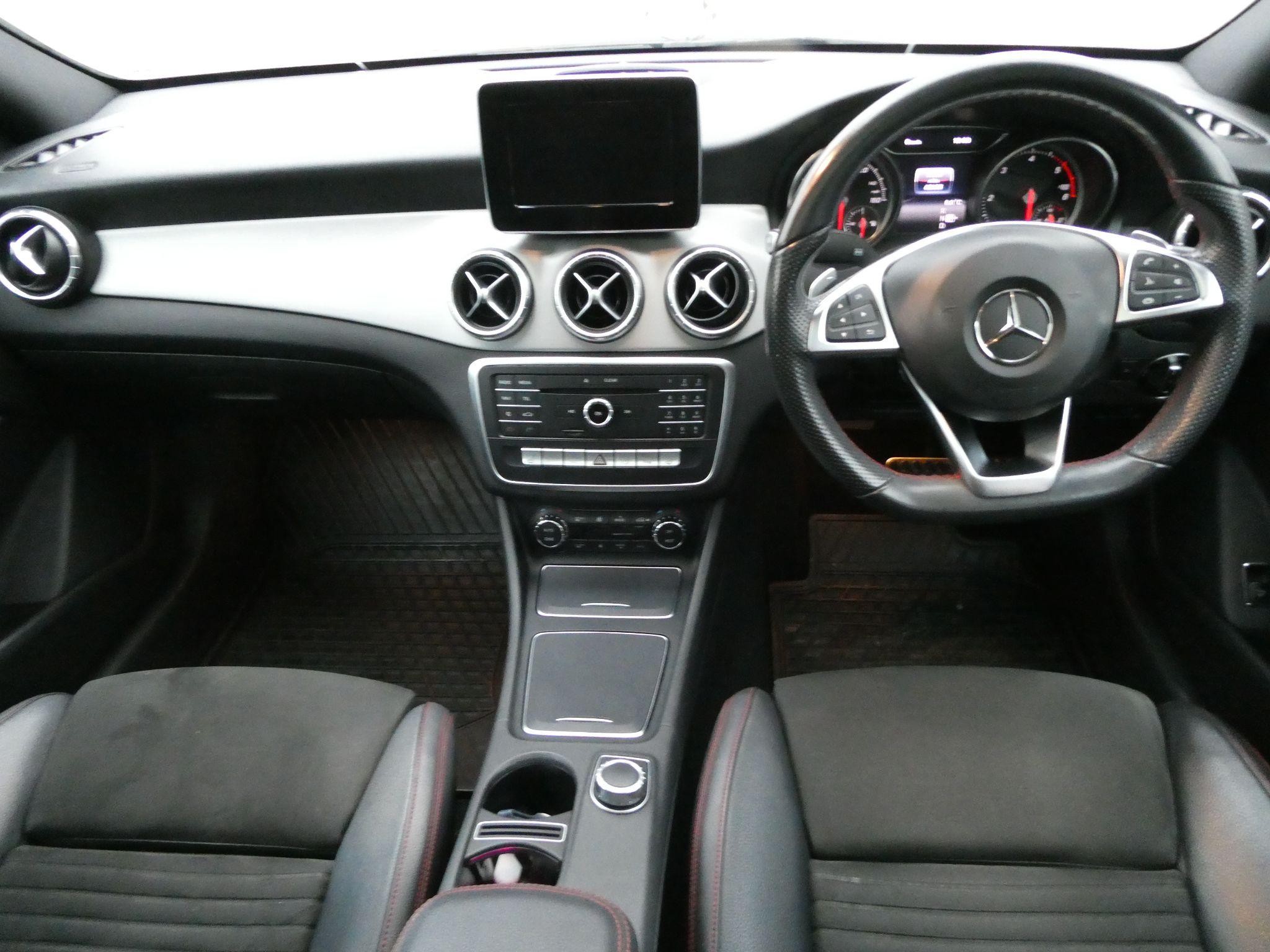 Mercedes-Benz CLA Image 12