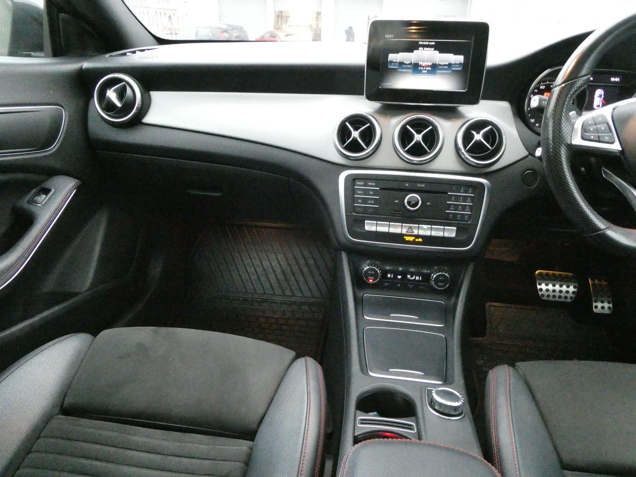 Mercedes-Benz CLA Image 16