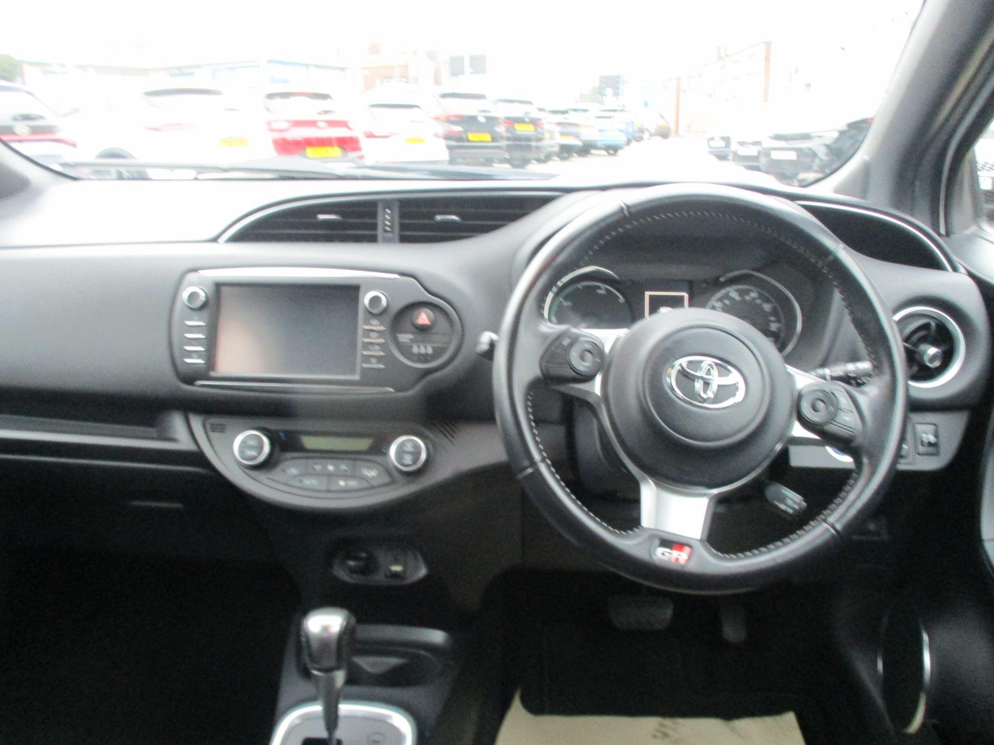 Toyota Yaris Image 16