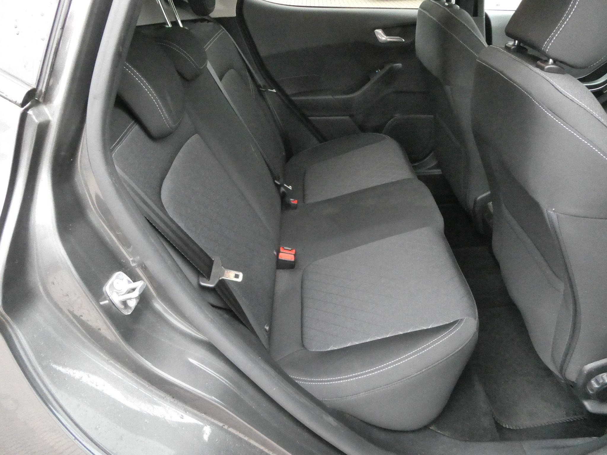 Ford Fiesta Image 17