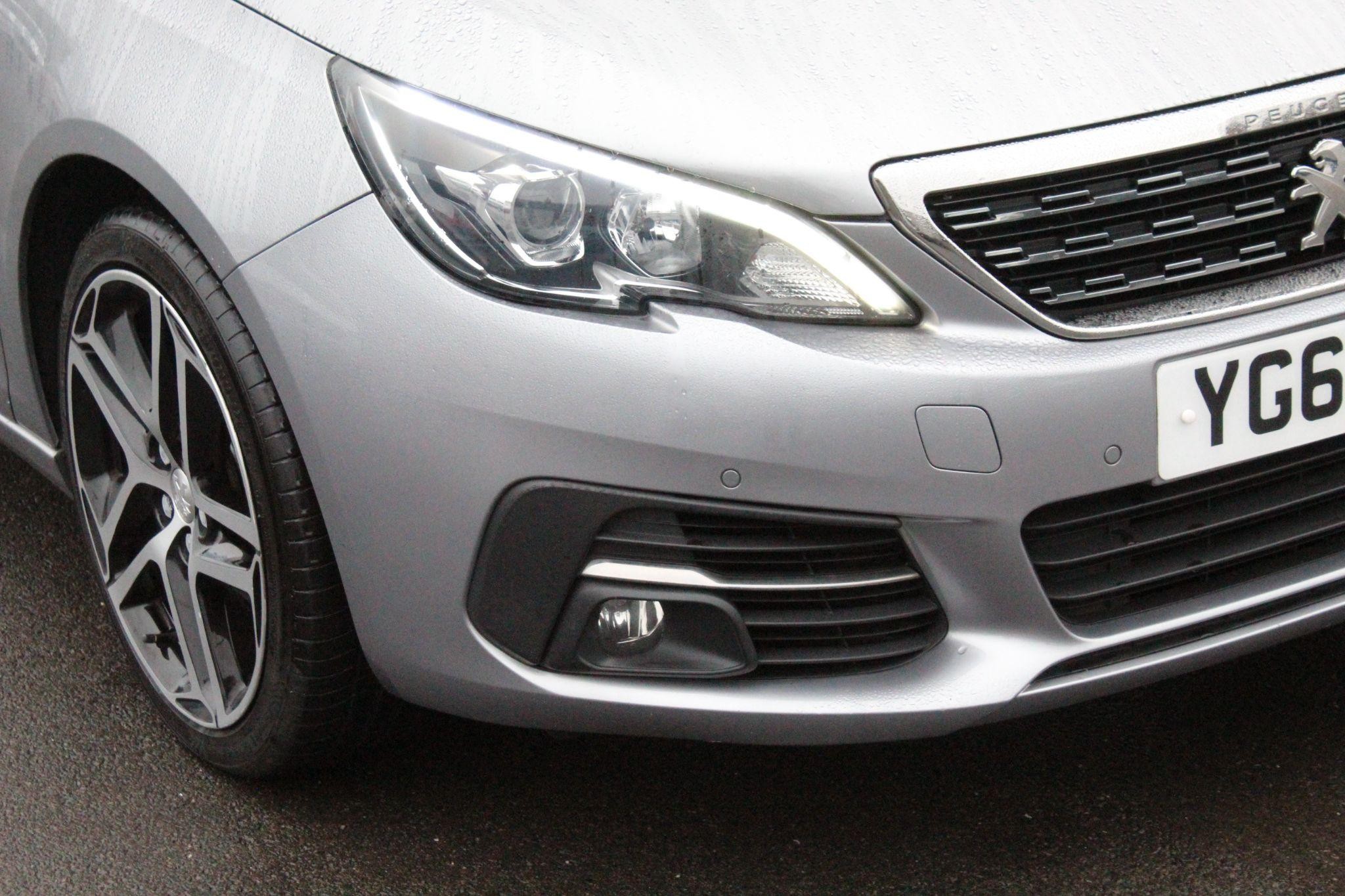 Peugeot 308 Image 9