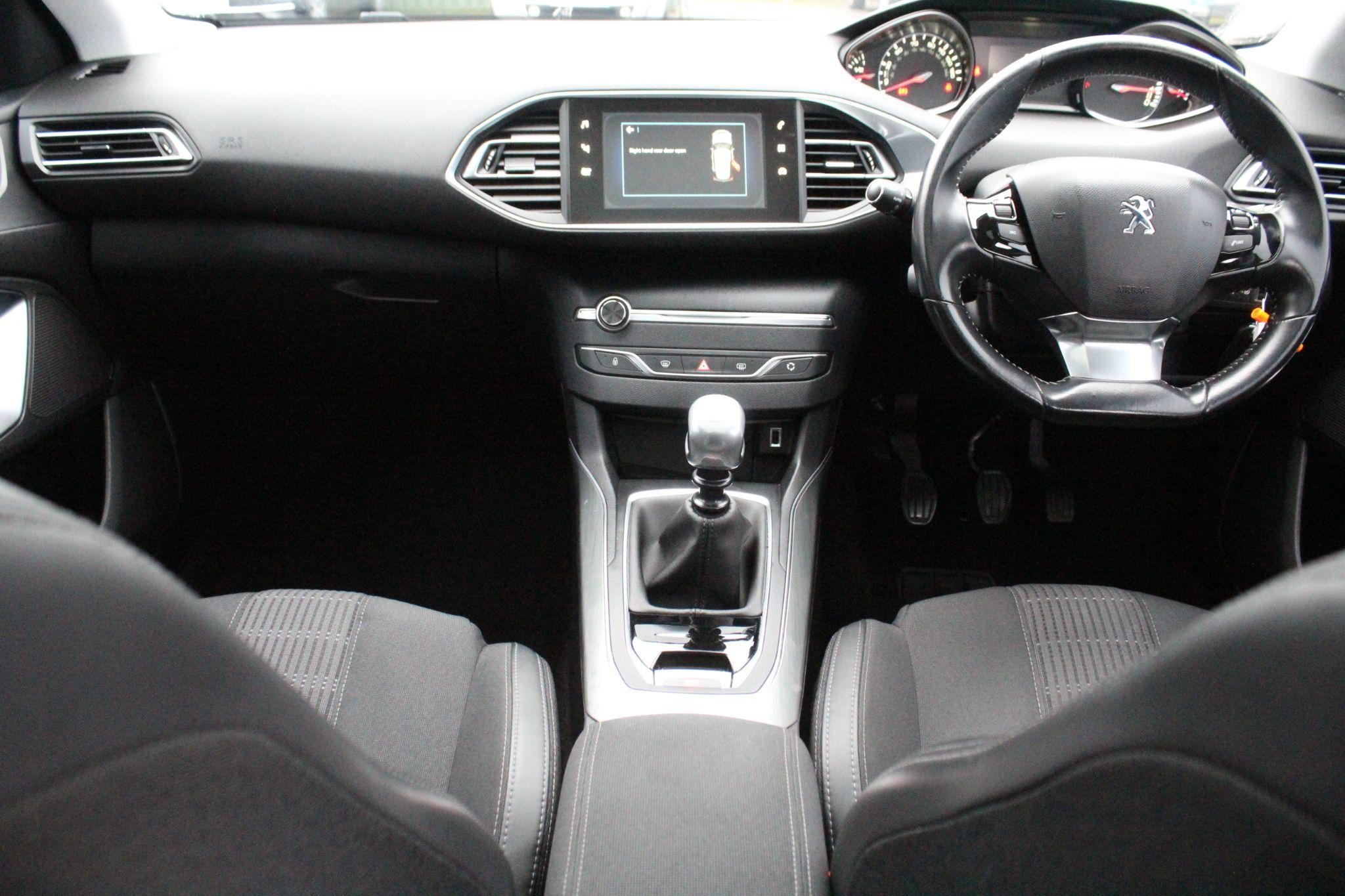 Peugeot 308 Image 14