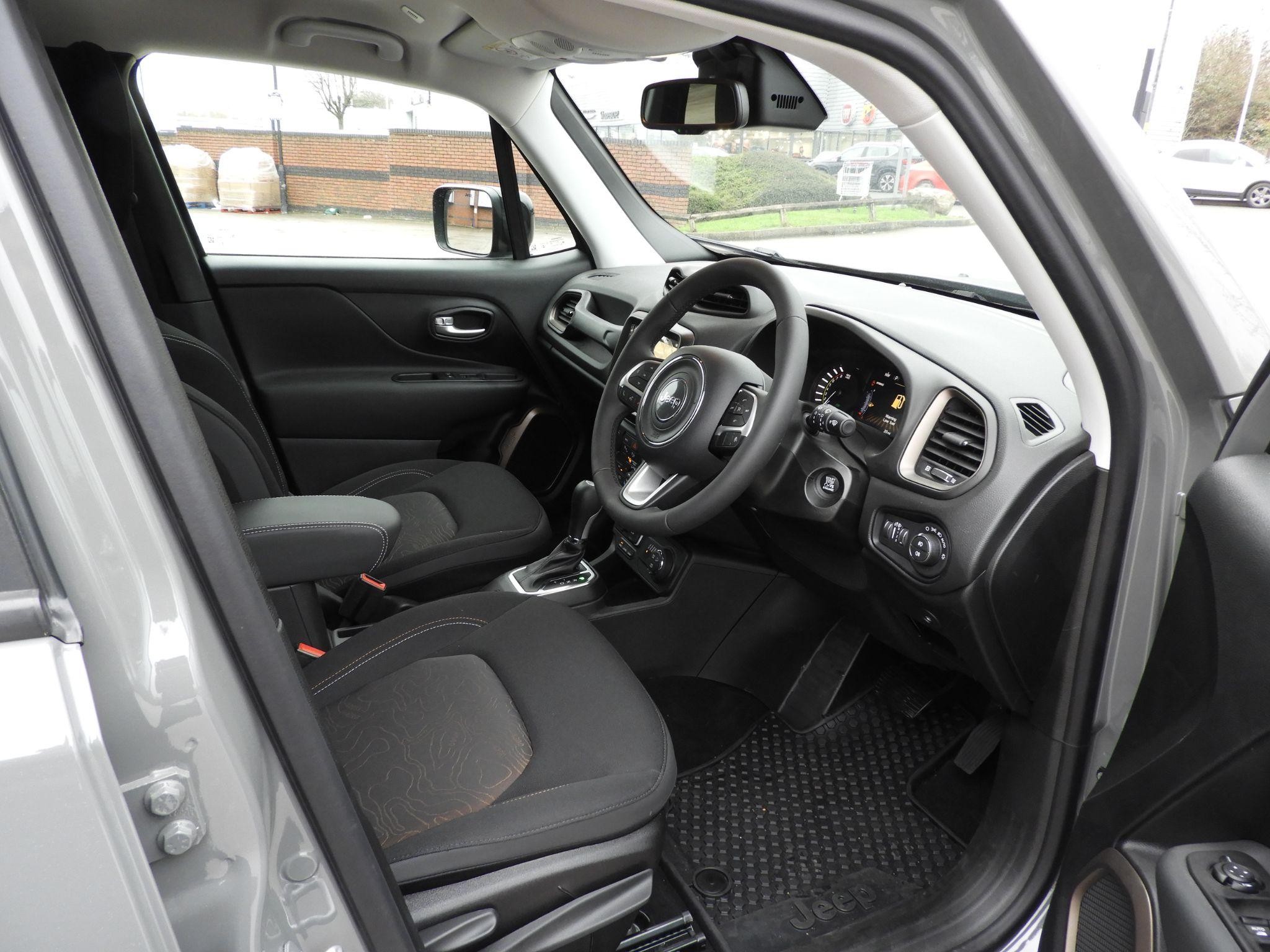 Jeep Renegade Image 11