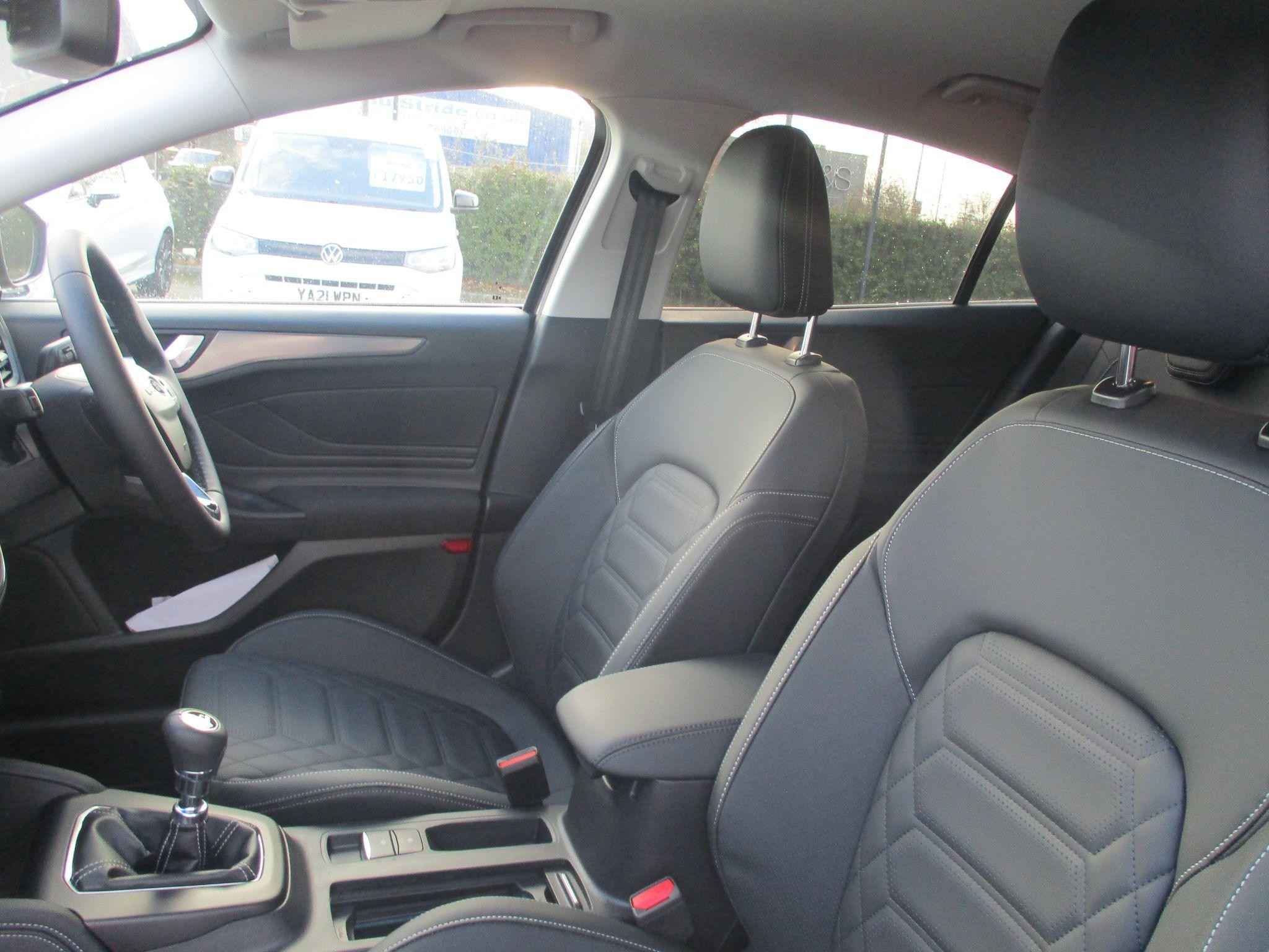 Ford Focus Image 21