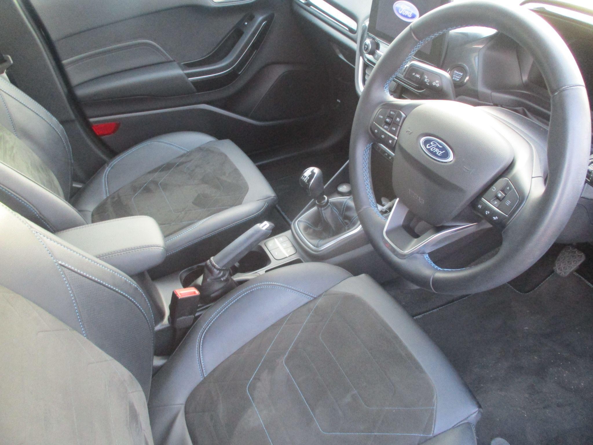 Ford Fiesta Image 9