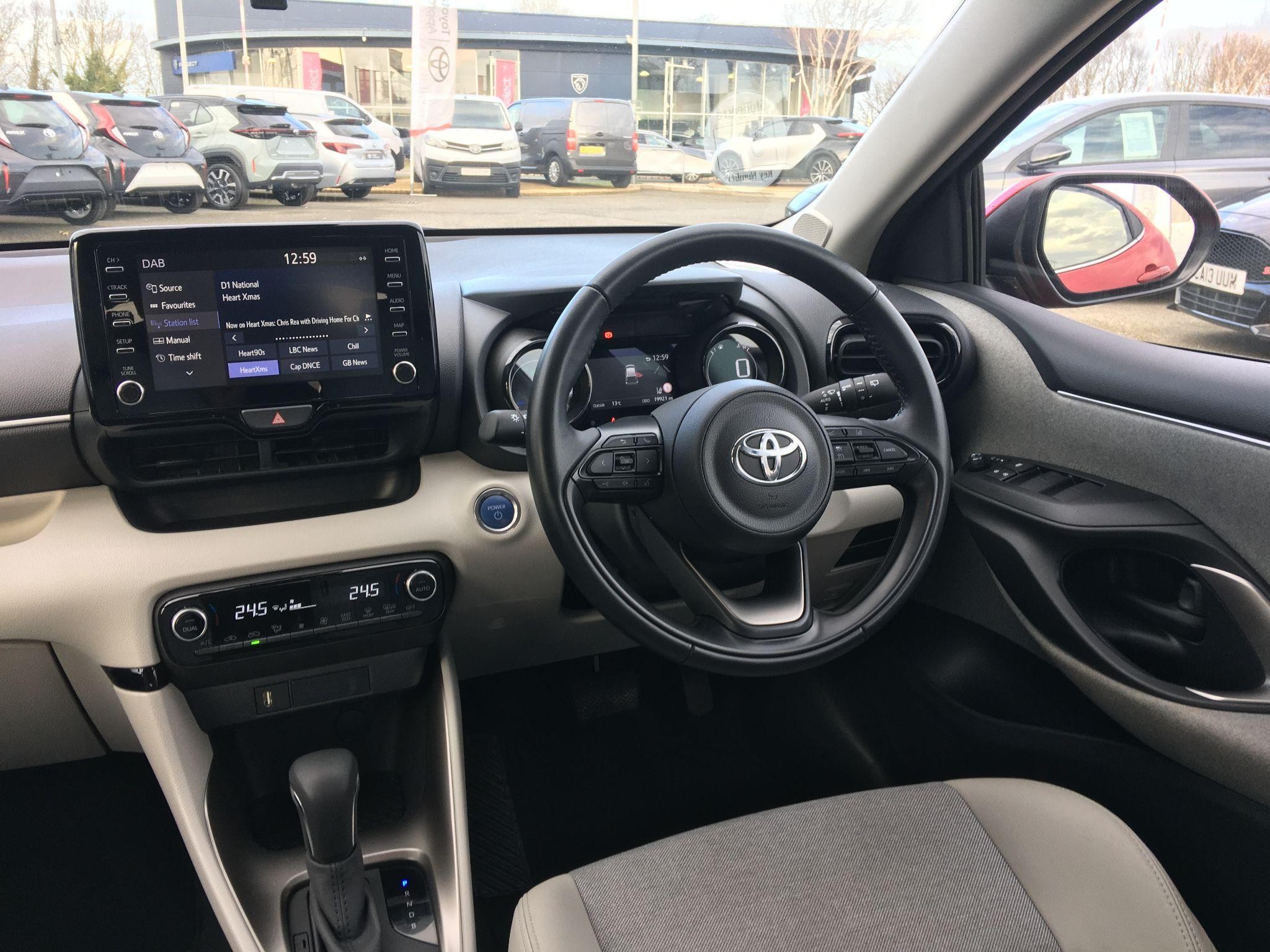 Toyota Yaris Image 14