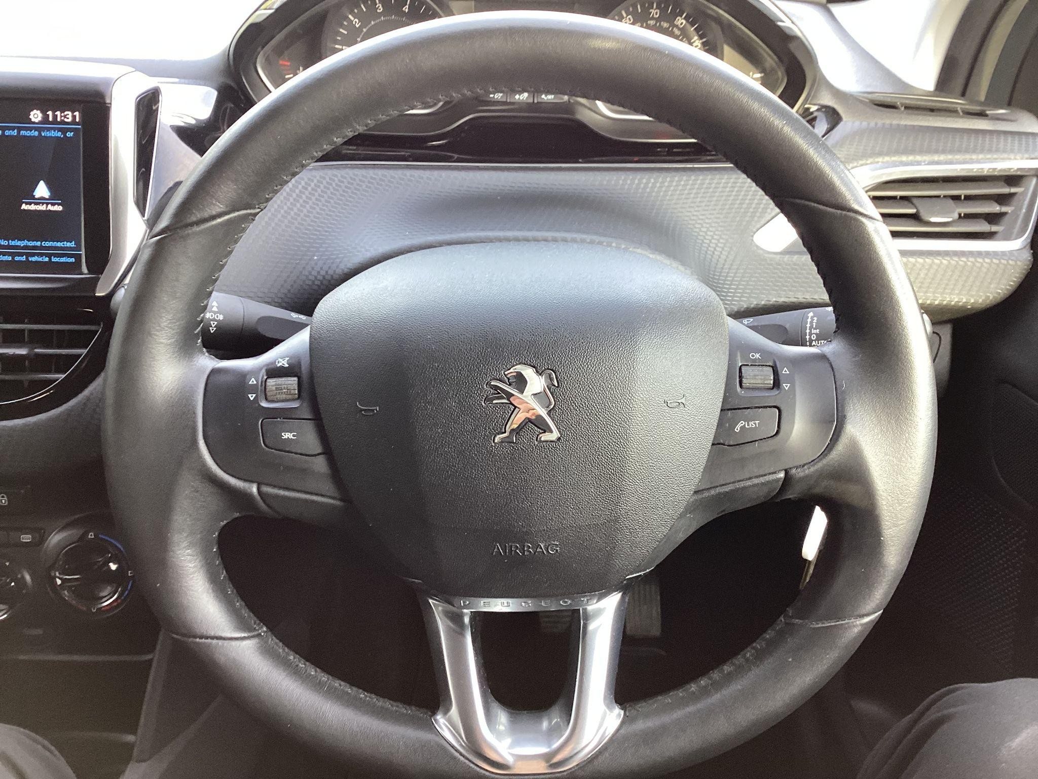 Peugeot 208 Image 17