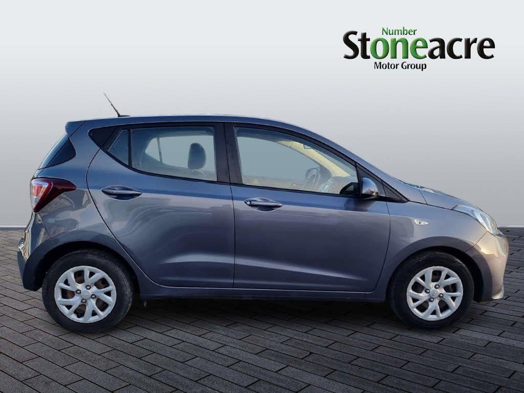 Hyundai i10 Image 2